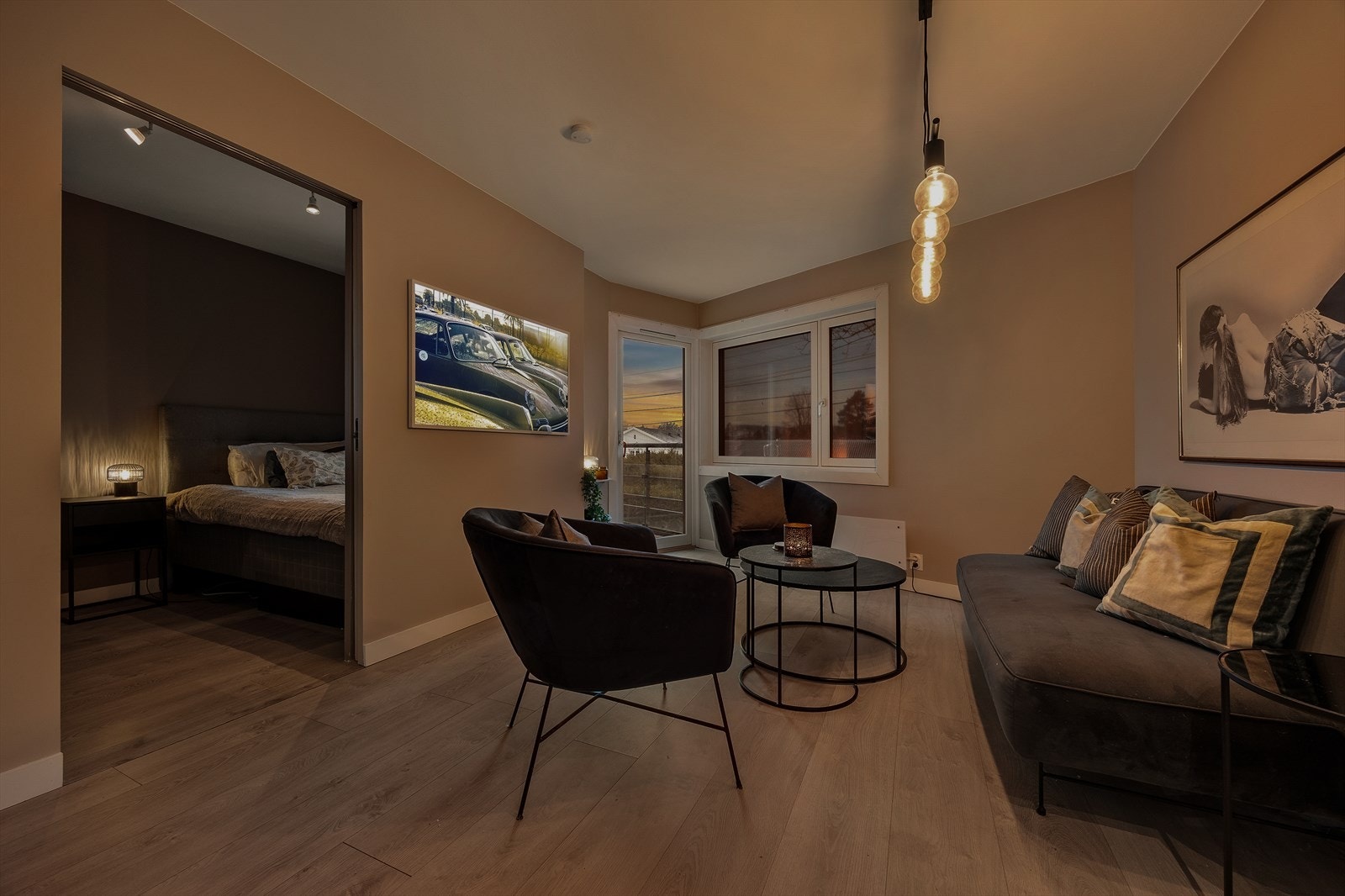 Himlingshøyden på cirka 2,44 meter bidrar til en god romfølelse Galleribilde