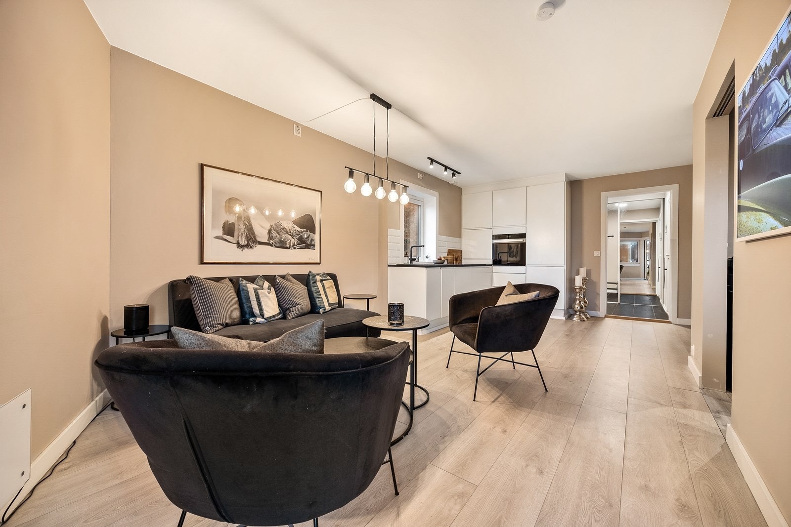 Den åpne løsningen skaper en sosial og inkluderende atmosfære mellom sonene Galleribilde