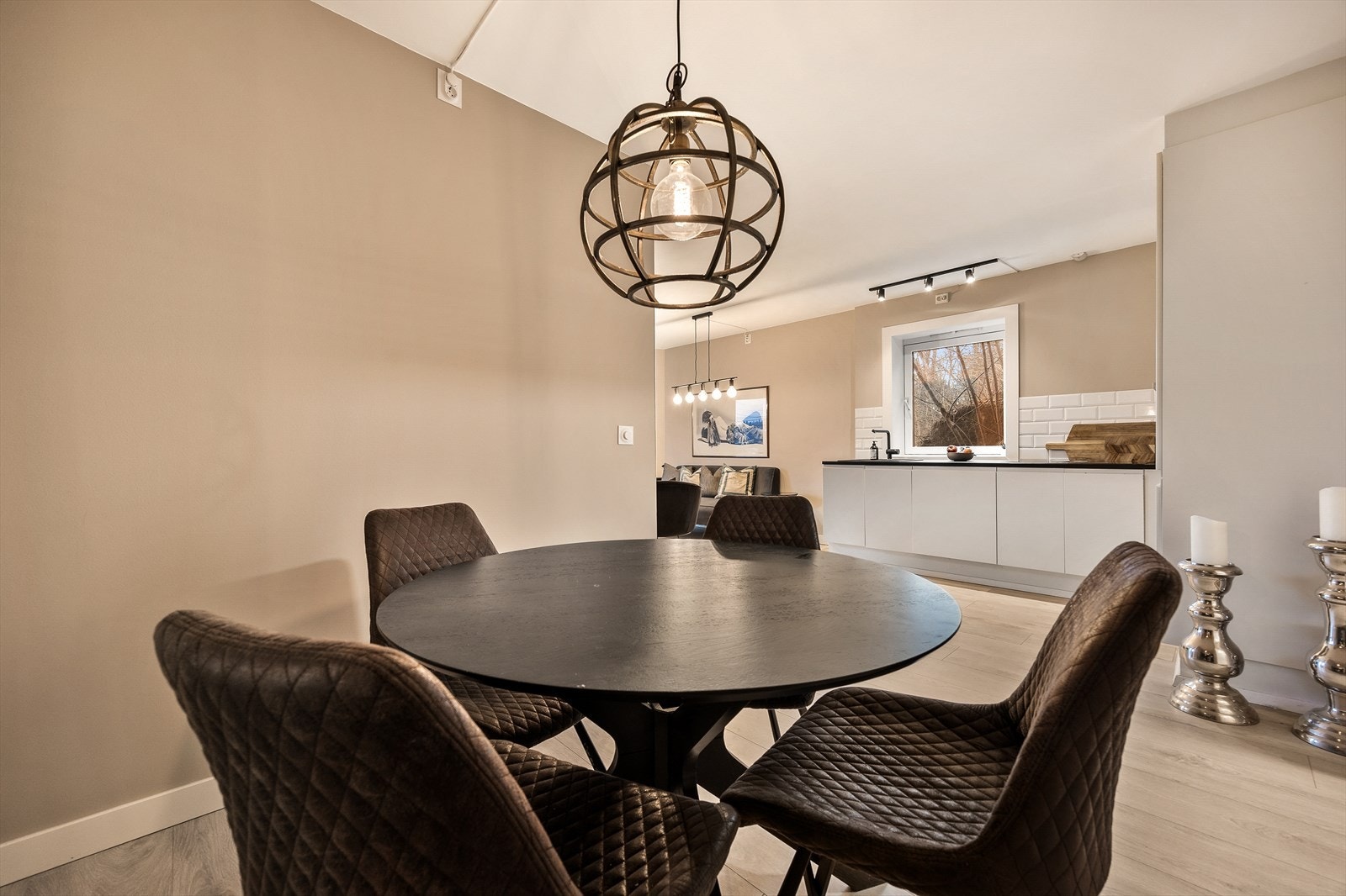 Den definerte spisesonen ligger i direkte tilknytning til kjøkkenet Galleribilde