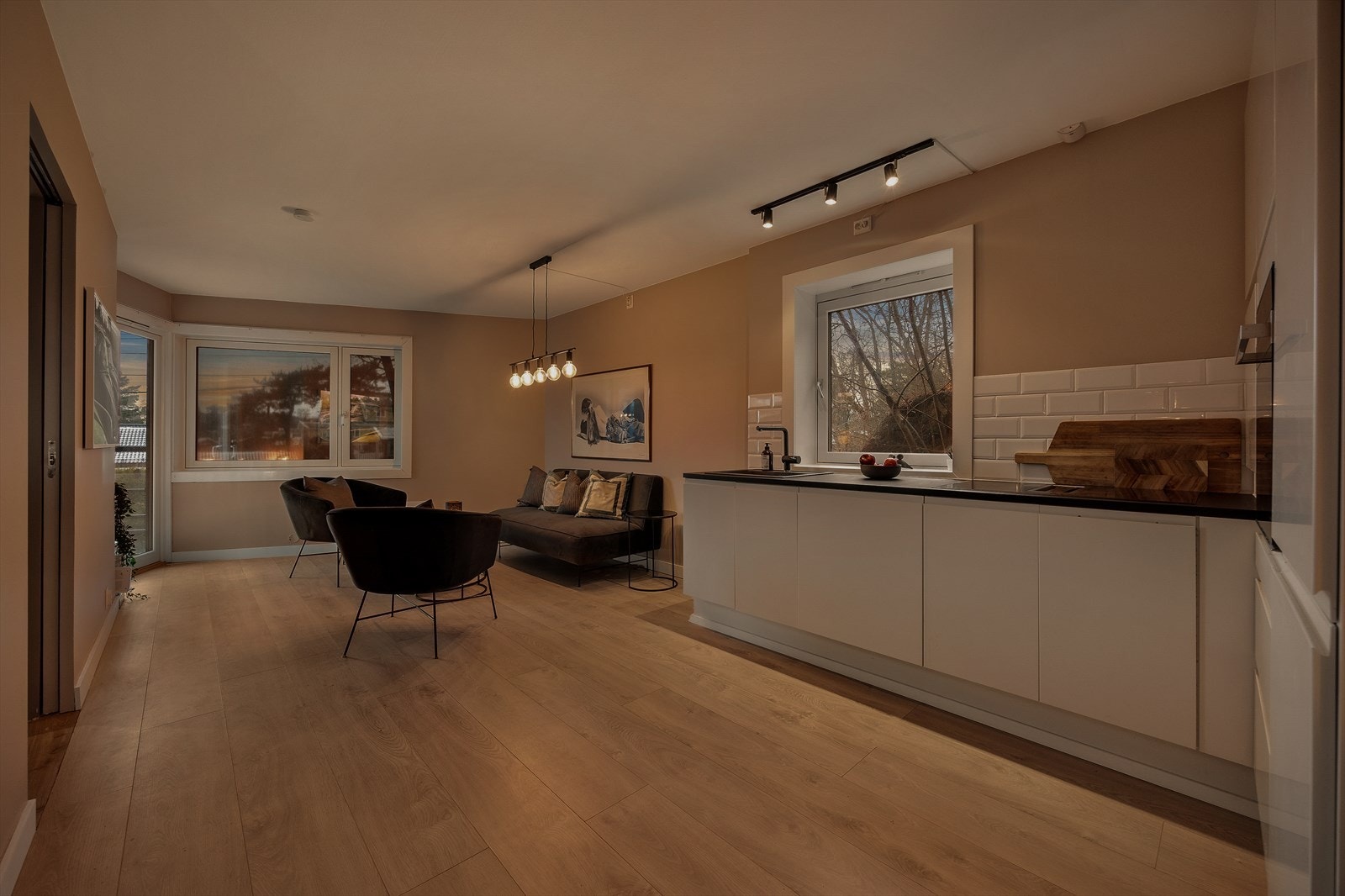 Dette er en lys og lekker selveierleilighet med moderne standard og en svært ettertraktet beliggenhet Galleribilde