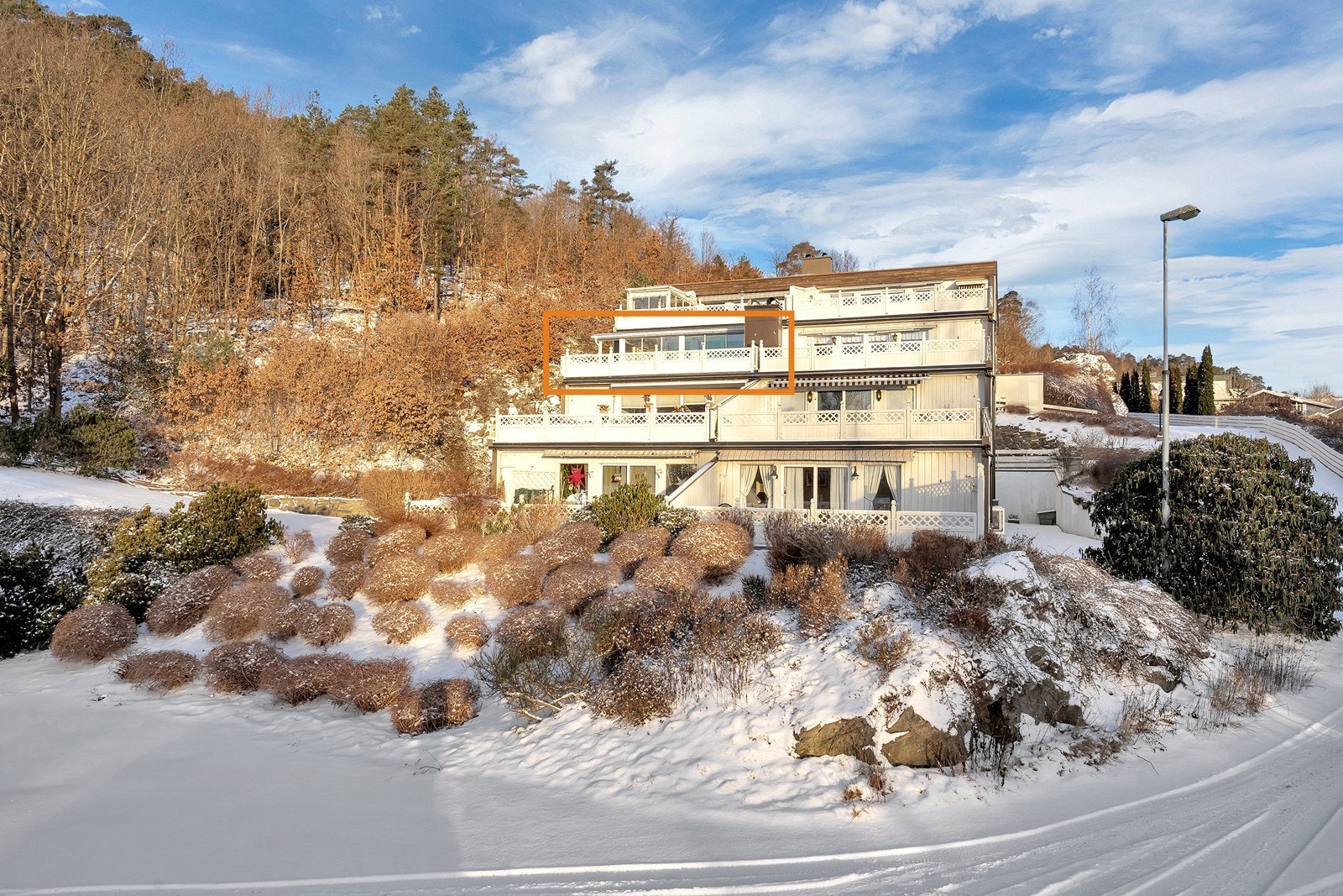 Her har vi for salg en nyere oppusset og innholdsrik 4-roms selveierleilighet i 3. etasje med trappefri adkomst Galleribilde