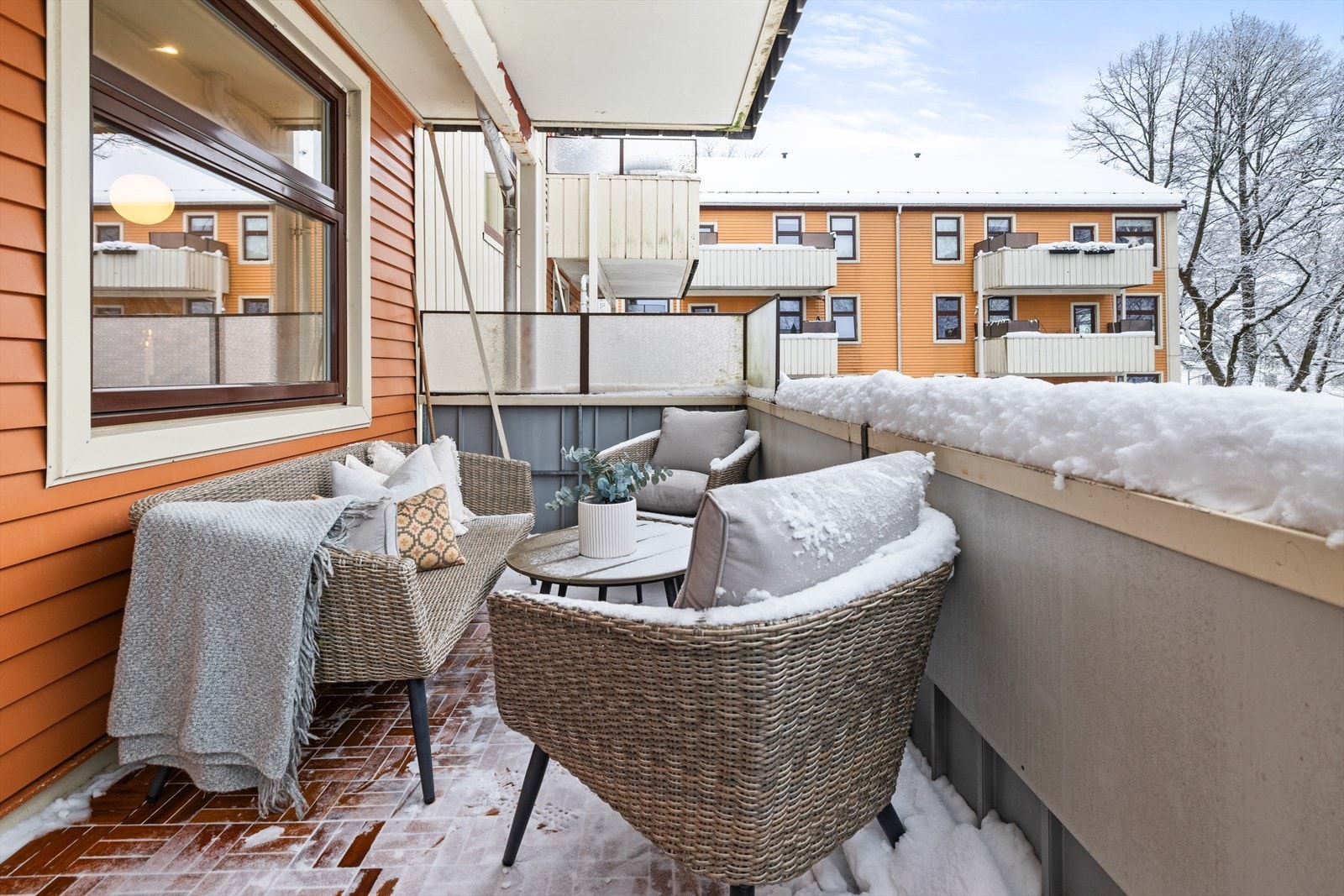 Her er det fin plass til sittegruppe og grill. Galleribilde