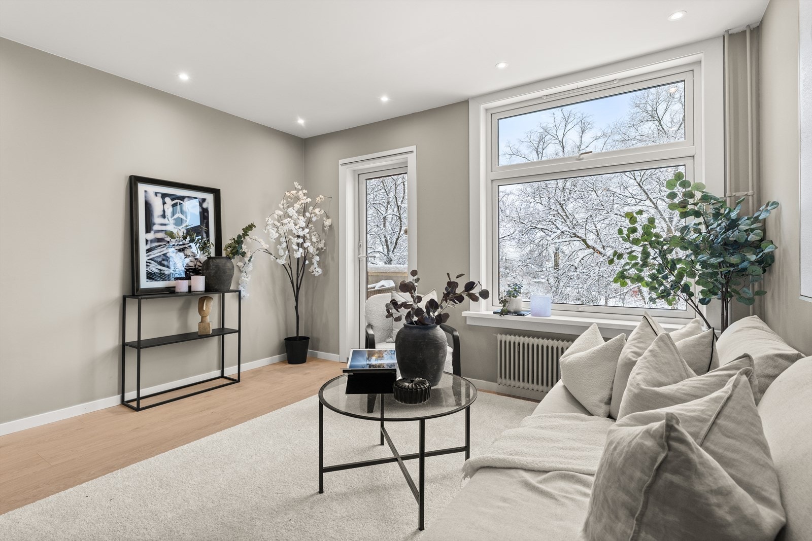 En strøken og nyoppusset 4-roms med lekre detaljer og materialvalg Galleribilde