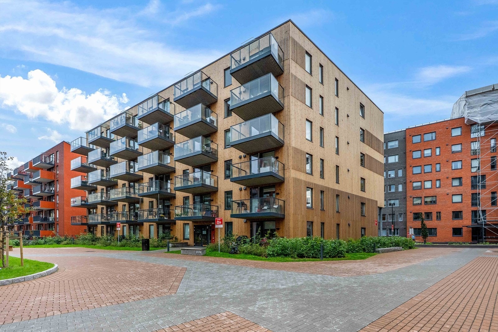 Moderne boligkompleks på Finstadjordet - leiligheten ligger i byggets toppetasje og har en solrik balkong med utsyn over nærområdet. Galleribilde