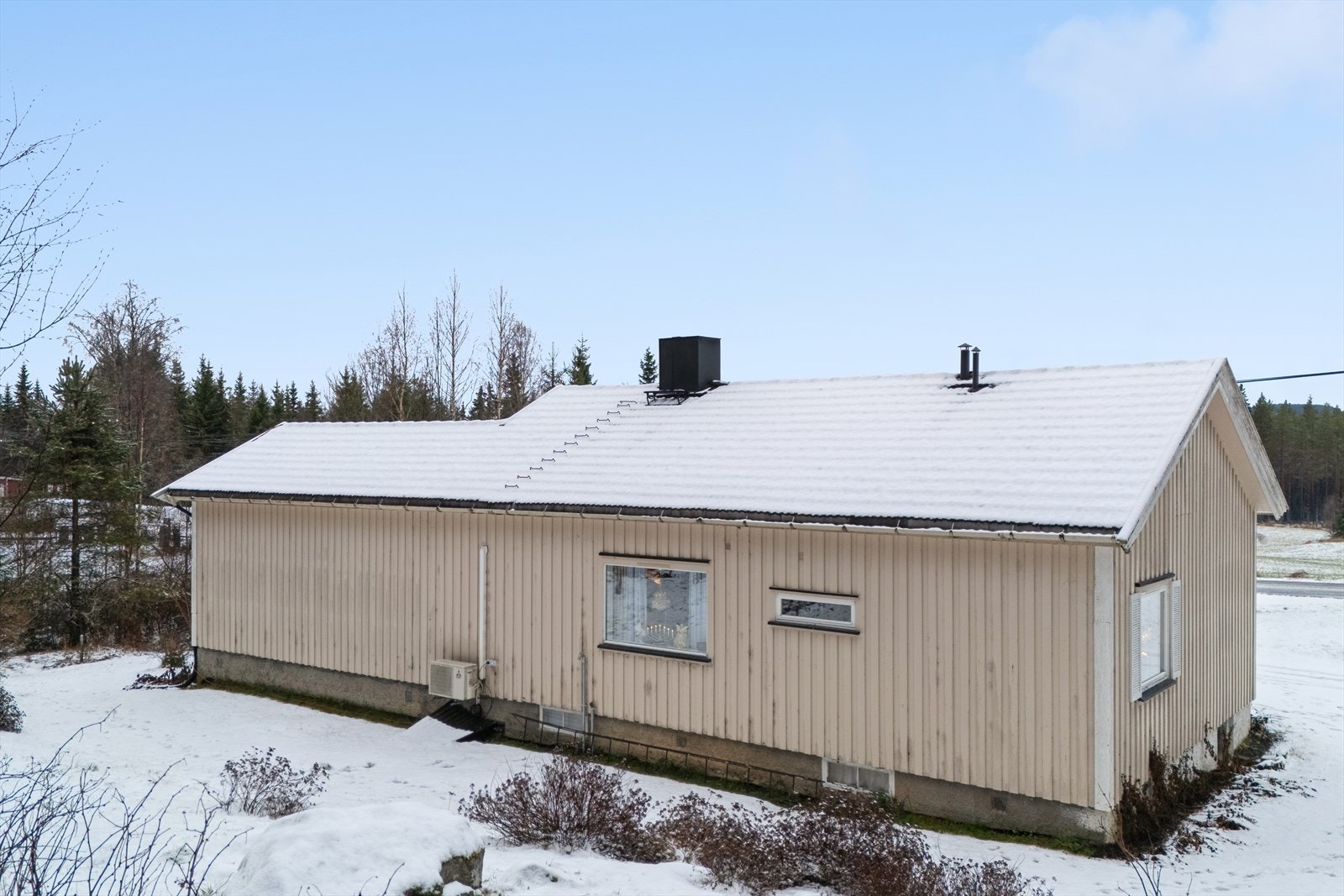 For barnefamilier er det kort vei til Sørskogbygda naturbarnehage og barneskole, kun 7 minutter med bil. Galleribilde