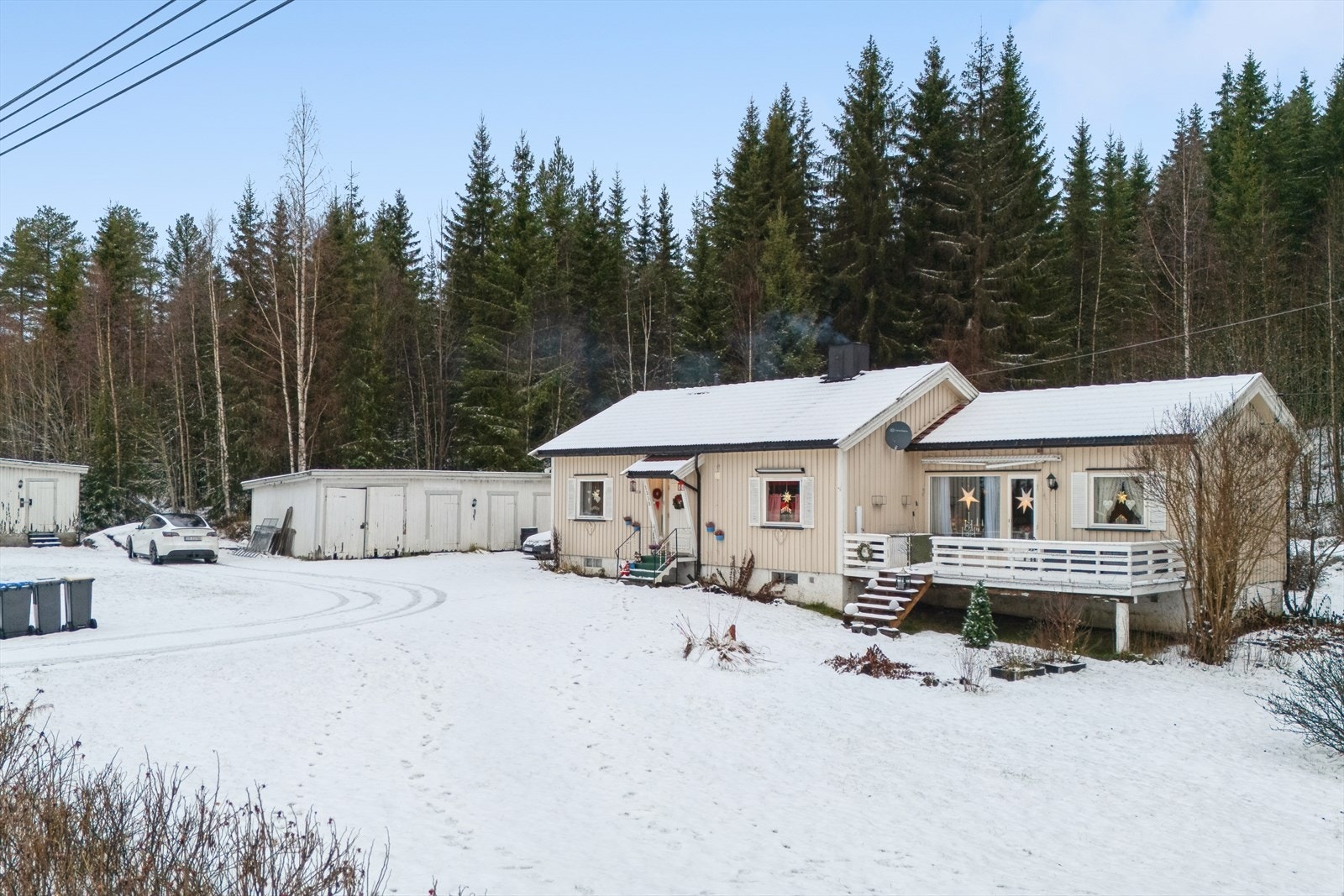 Boligen ble bygget i 1960. Et tilbygg ble oppført mot sydøst i 1976, som inkluderte en utvidelse av den opprinnelige stuen og etablering av et ekstra soverom. Galleribilde