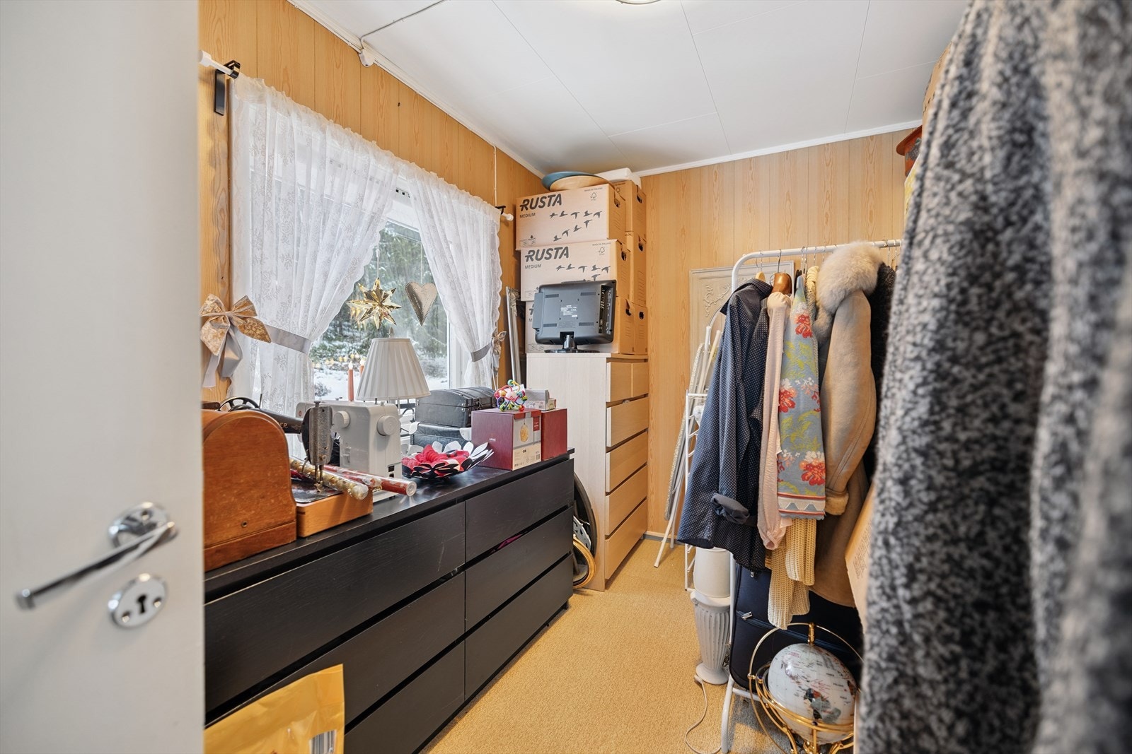Det innerste rommet egner seg godt som kontor, gjesterom eller et romslig walk-in-closet. Galleribilde