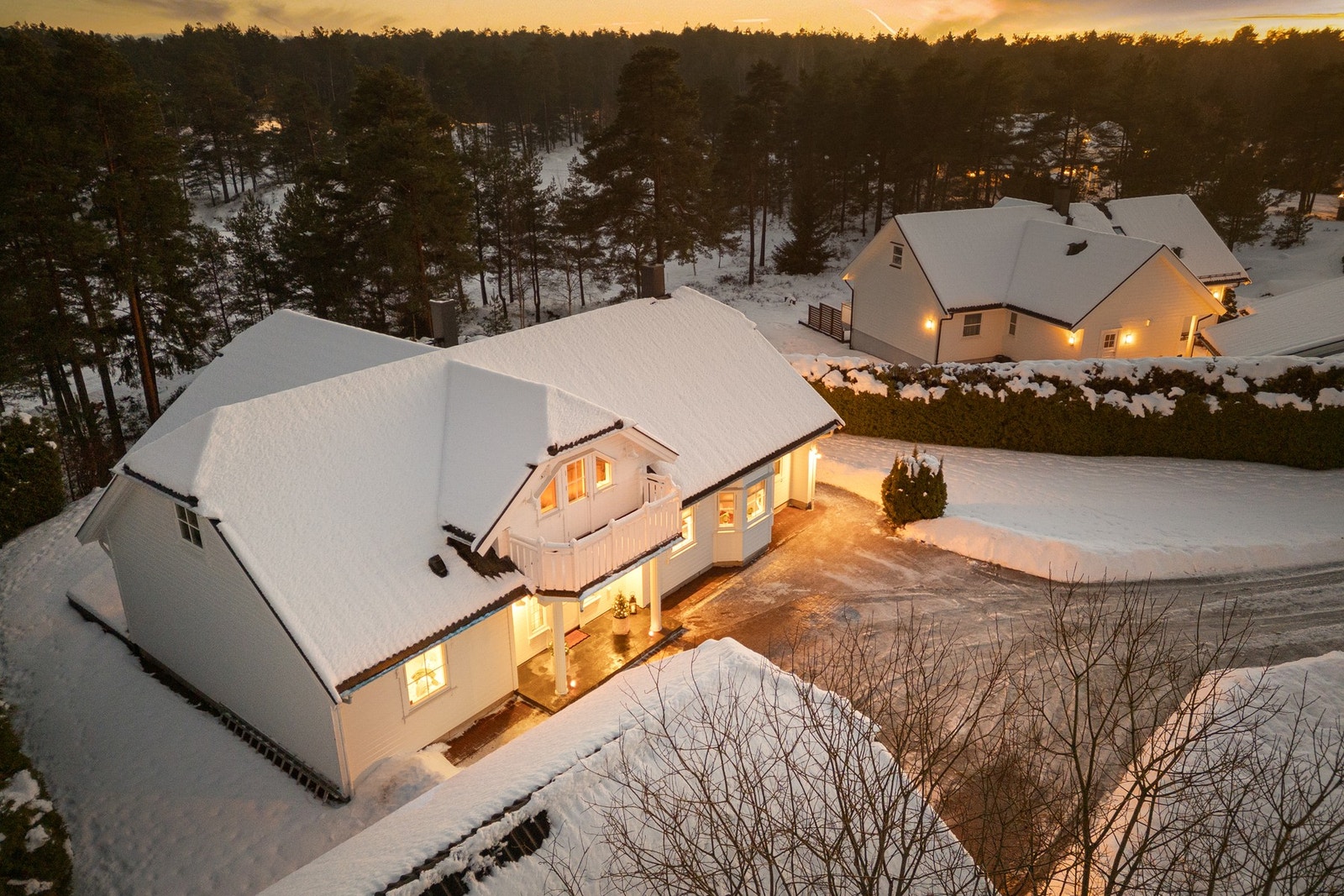 Dette er en eiendom som passer ypperlig for barnefamilier eller deg som ønsker god plass i naturskjønne omgivelser. Galleribilde