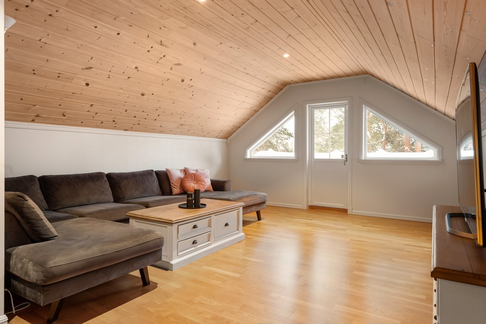 Perfekt med en ekstra TV-stue dersom man har barn eller ungdom i hus. Galleribilde