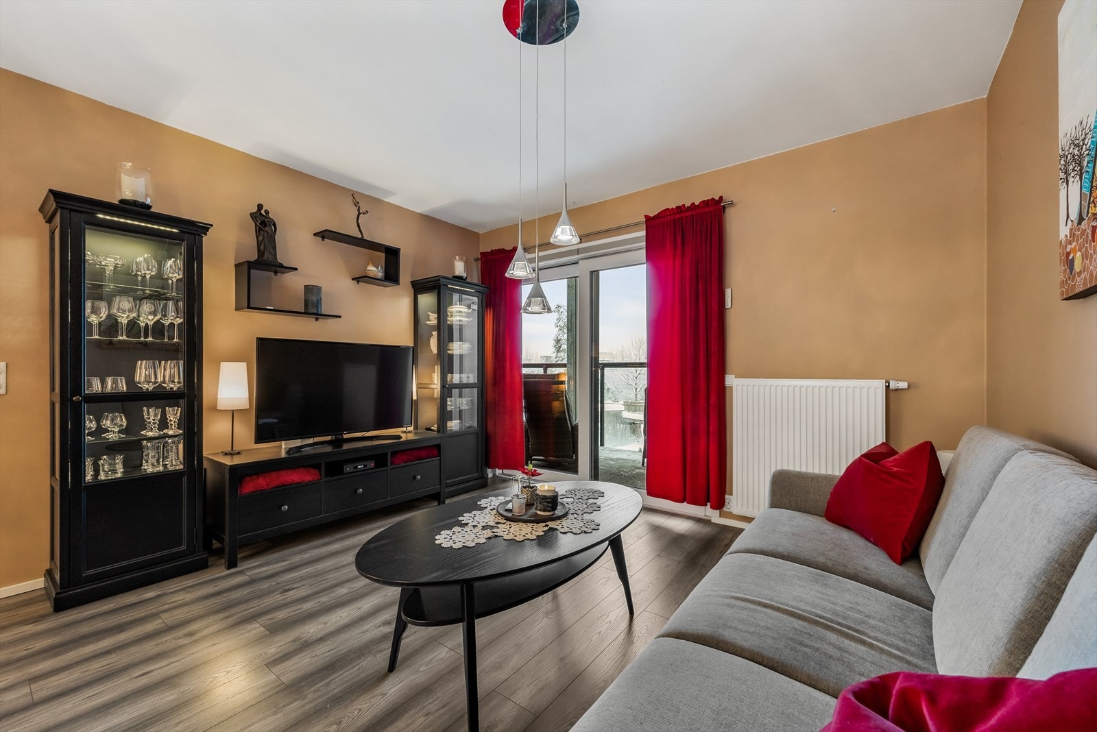 Utgang via skyvedør til balkongen. Galleribilde