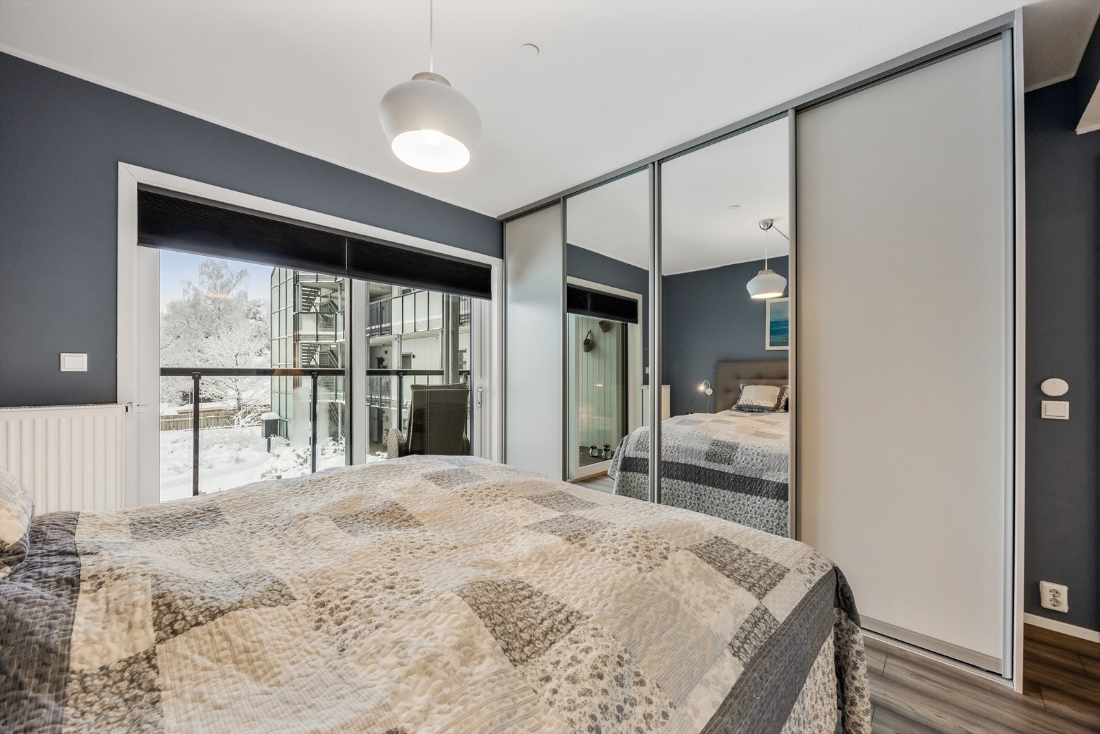 Fra hovedsoverommet har du også adkomst til balkongen. Galleribilde