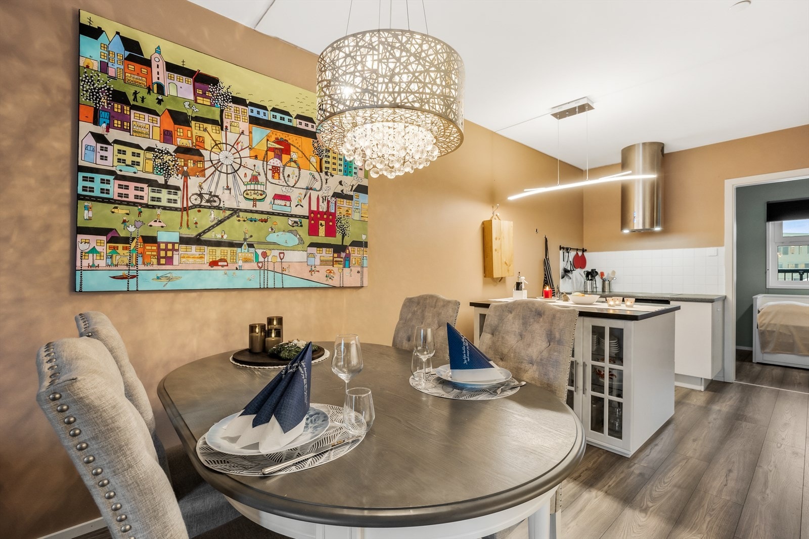 I kjøkkenet er det også plass til spisebord. Galleribilde