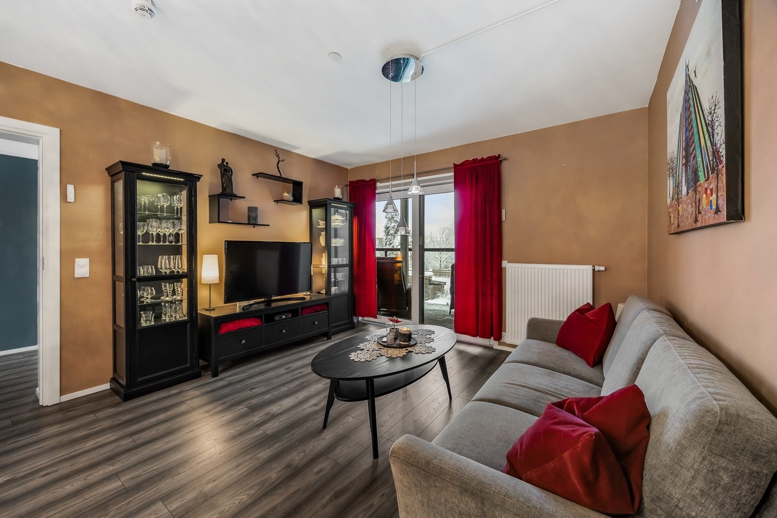 Det er montert screens på vinduene i stuen. Galleribilde