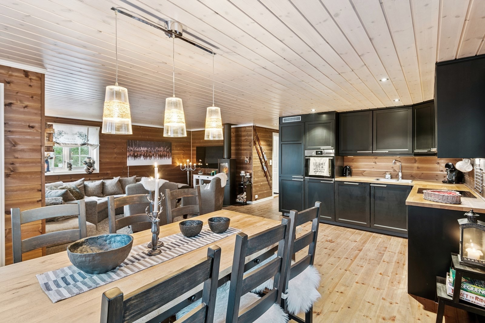 Kjøkken og stue. Galleribilde