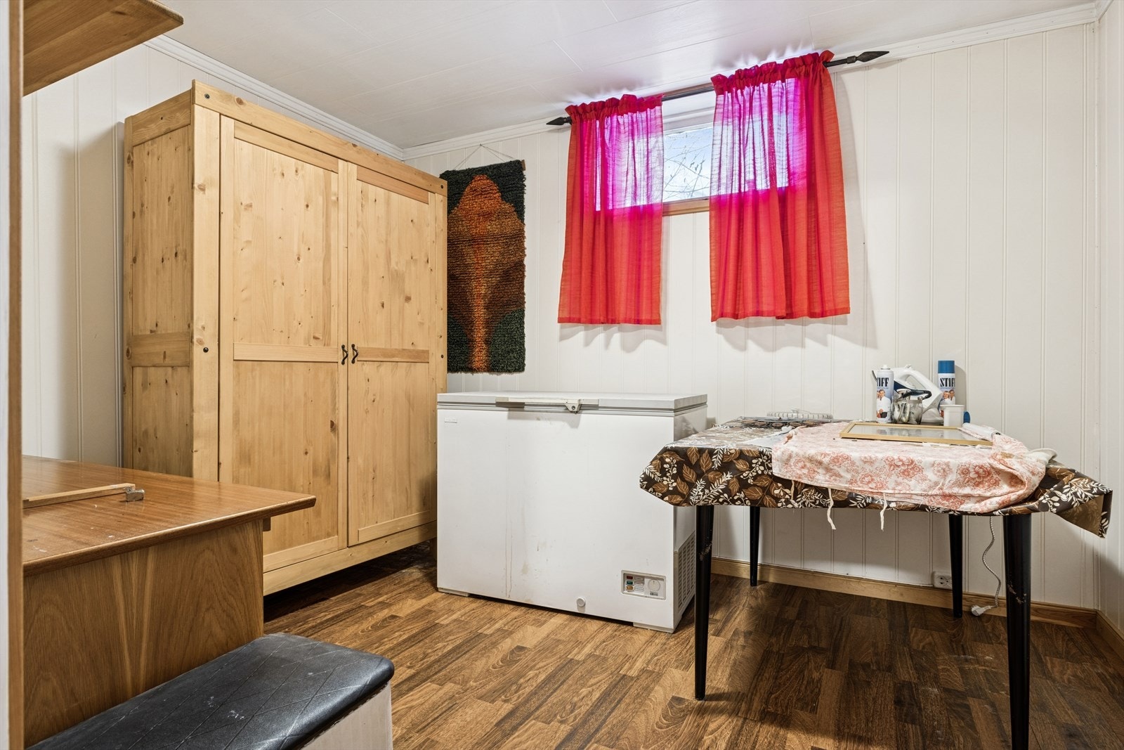 Praktisk rom i kjelleretasjen. Galleribilde