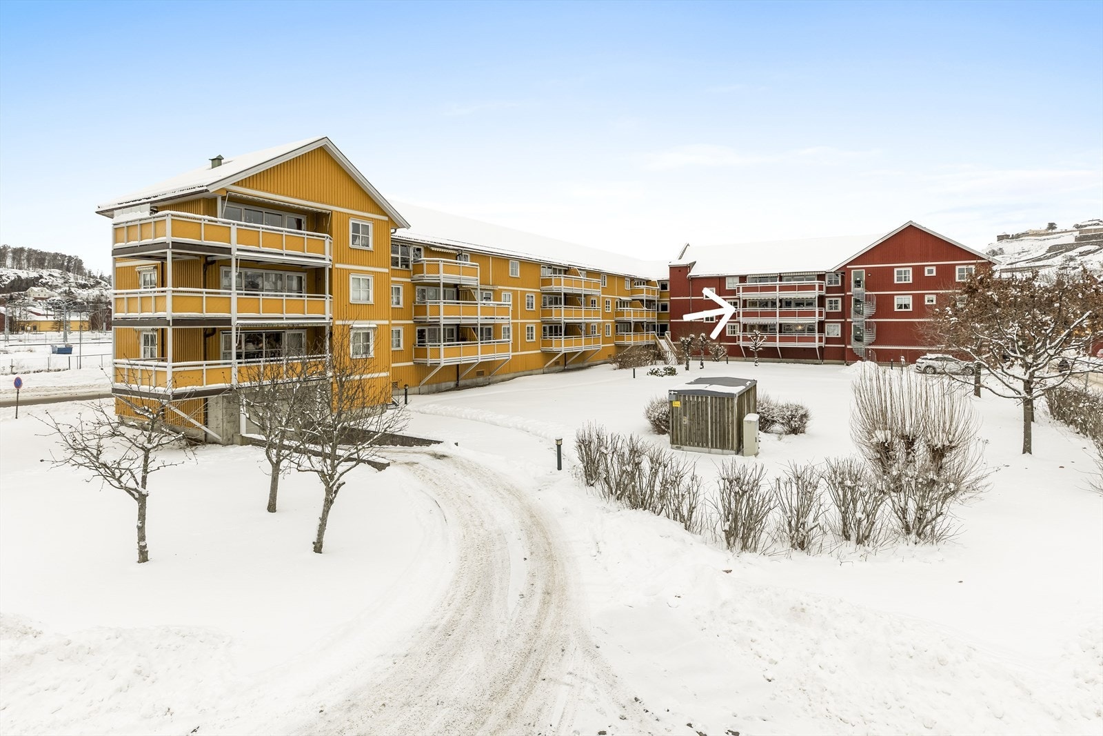 Eiendommen har pent opparbeidede utearealer. Galleribilde