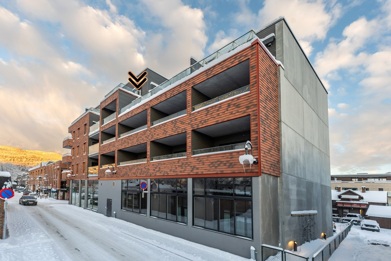 Leiligheten ligger i et populært og barnevennlig område i hjertet av Mjøndalen i Drammen kommune, med Mjøndalen kulturhus som nærmeste nabo. Galleribilde