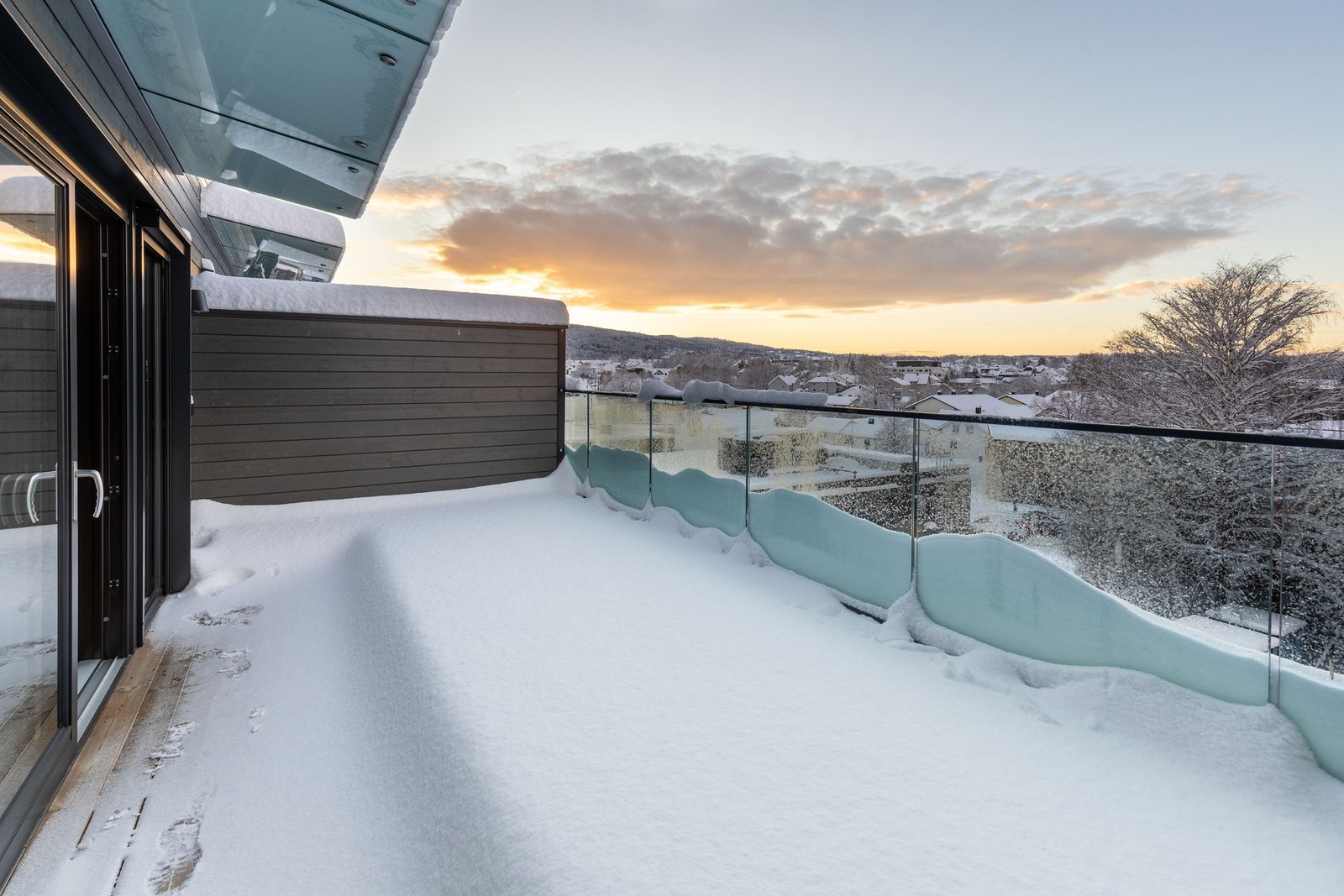 En balkong som inviterer til å nyte hverdag og helg. Galleribilde