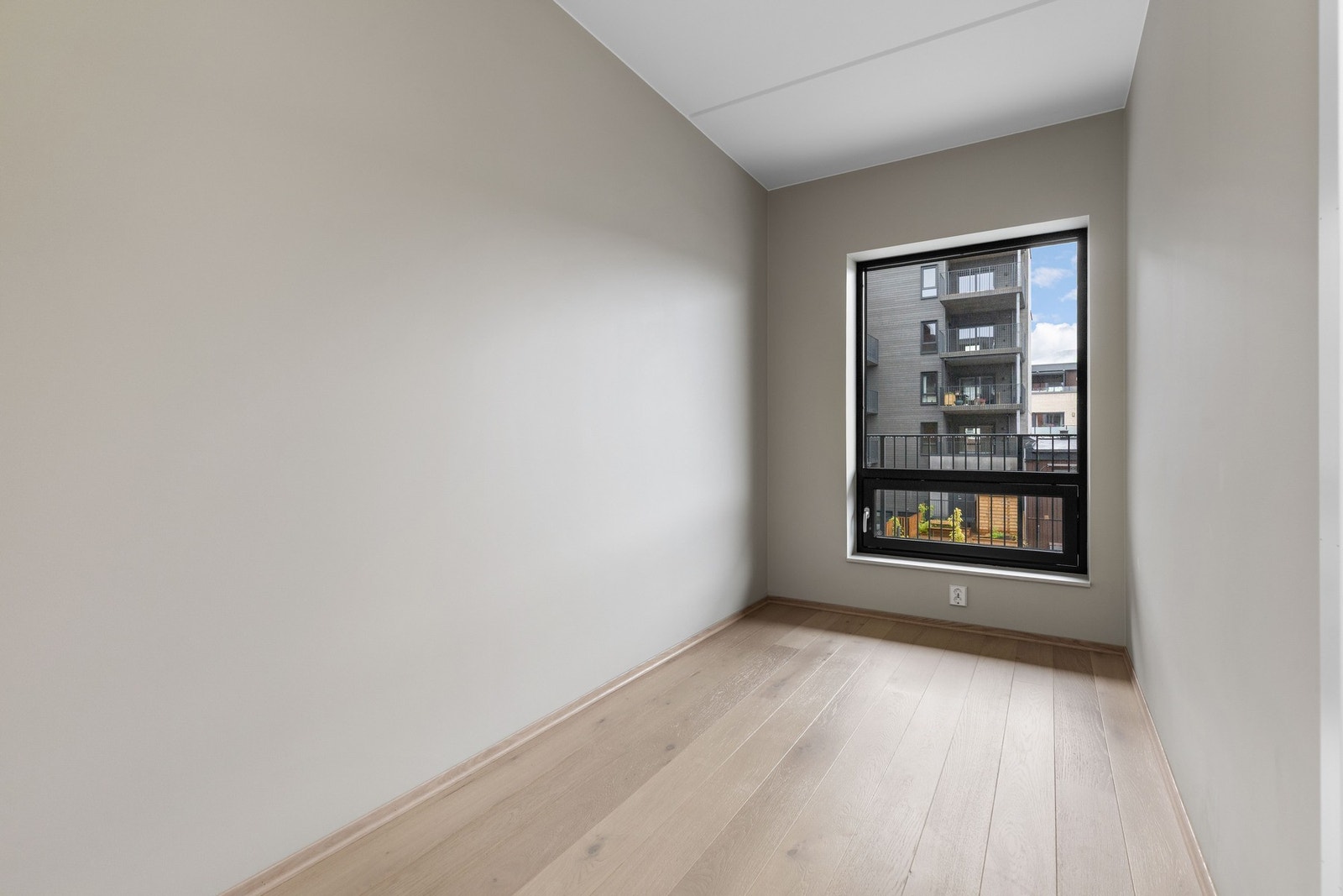 Det minste soverommet passer fint som barnerom, gjesterom, kontor eller hva enn en måtte ønske. Galleribilde