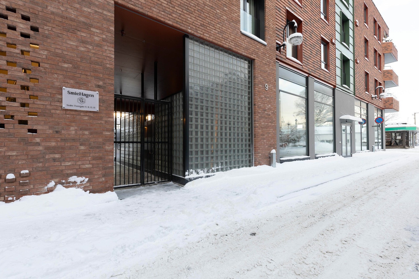 Adkomst via Nedre Tverrgate. Galleribilde