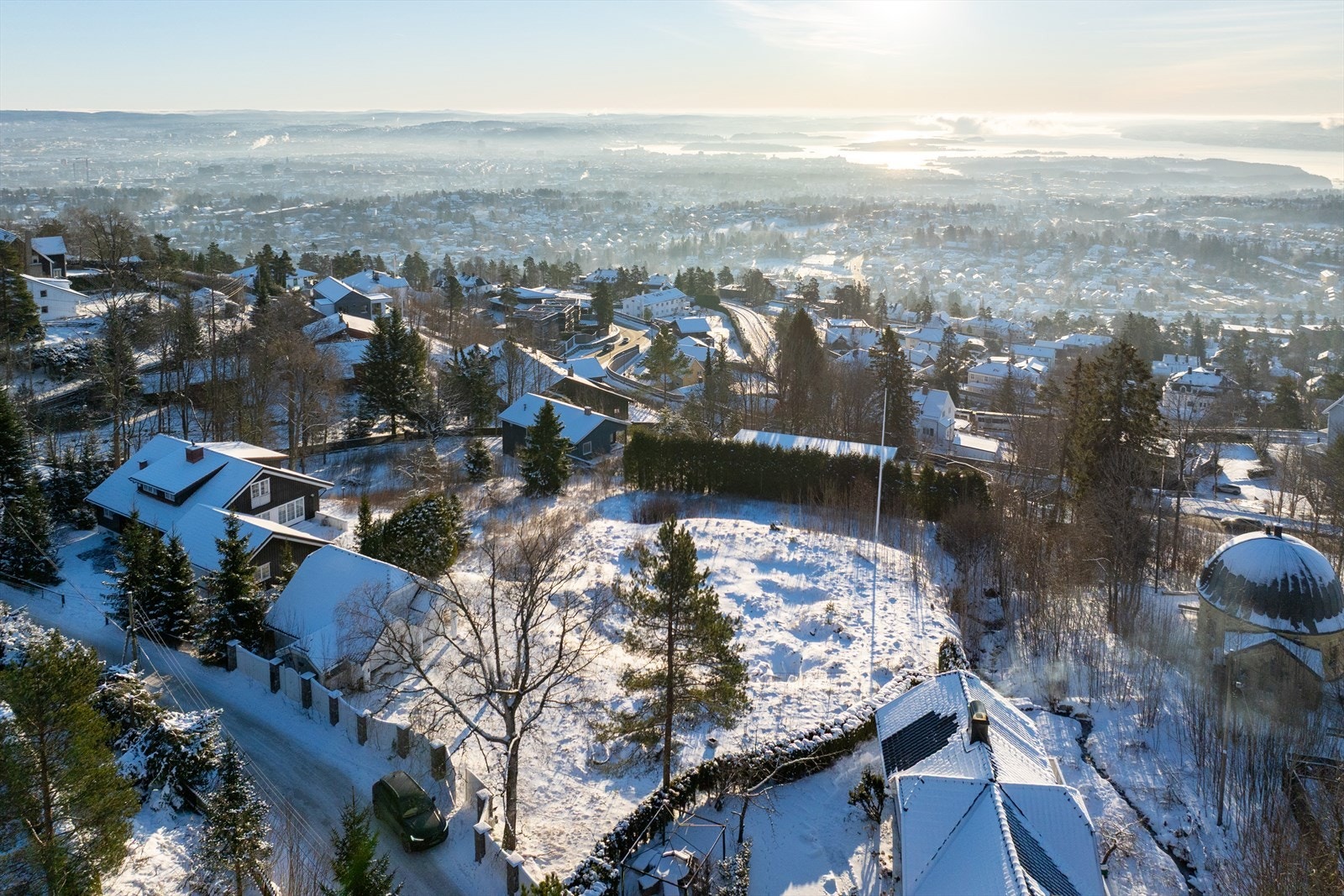 Vidstrakt og vakker utsikt over Oslo by, indre Oslofjord, Bunnefjorden og omkringliggende områder Galleribilde