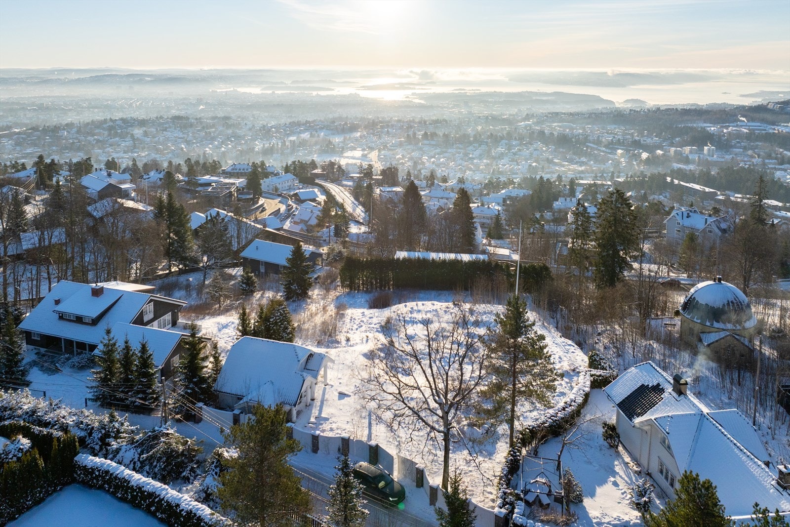 Det er kort gange til både Holmenkollen og Besserud T-banestasjon (Frognerseterbanen) Galleribilde