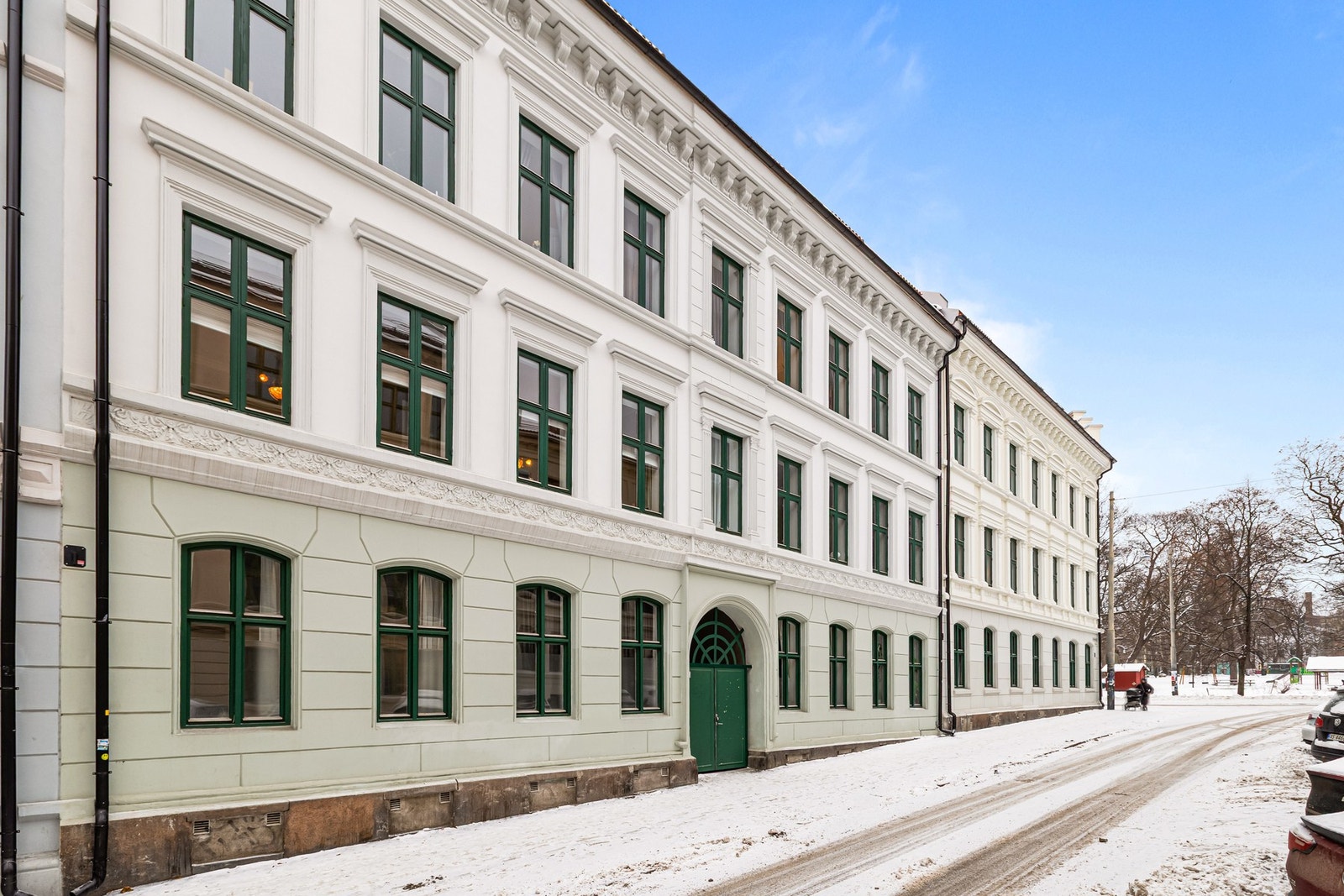 Fasade Kirkegårdsgata 4A. Sofienbergparken i bakgrunnen. Galleribilde