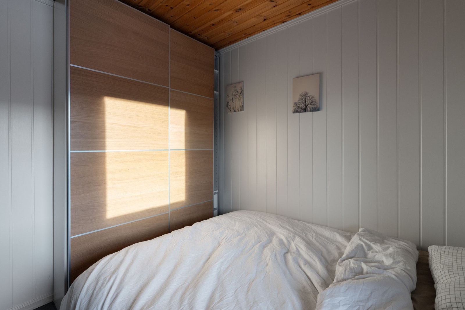 Soverom i underetasjen medskyvedørsgarderobe. Galleribilde