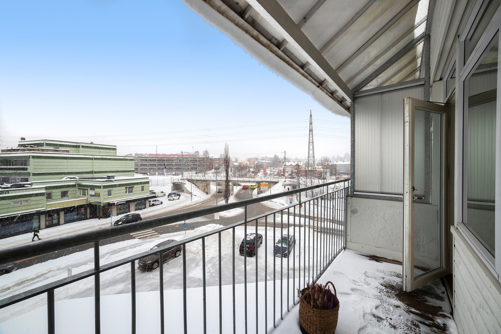 Utgang til vestvendt balkong på 4,5 kvm. Galleribilde