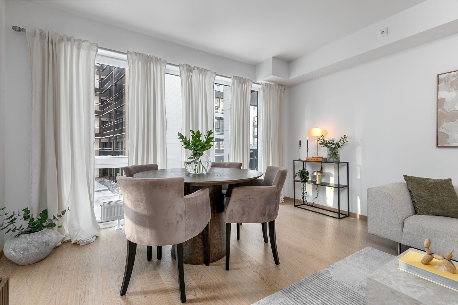 Oppvarming via vannbåren varme med radiatorer og balansert ventilasjon - en meget energieffektiv bolig! Galleribilde