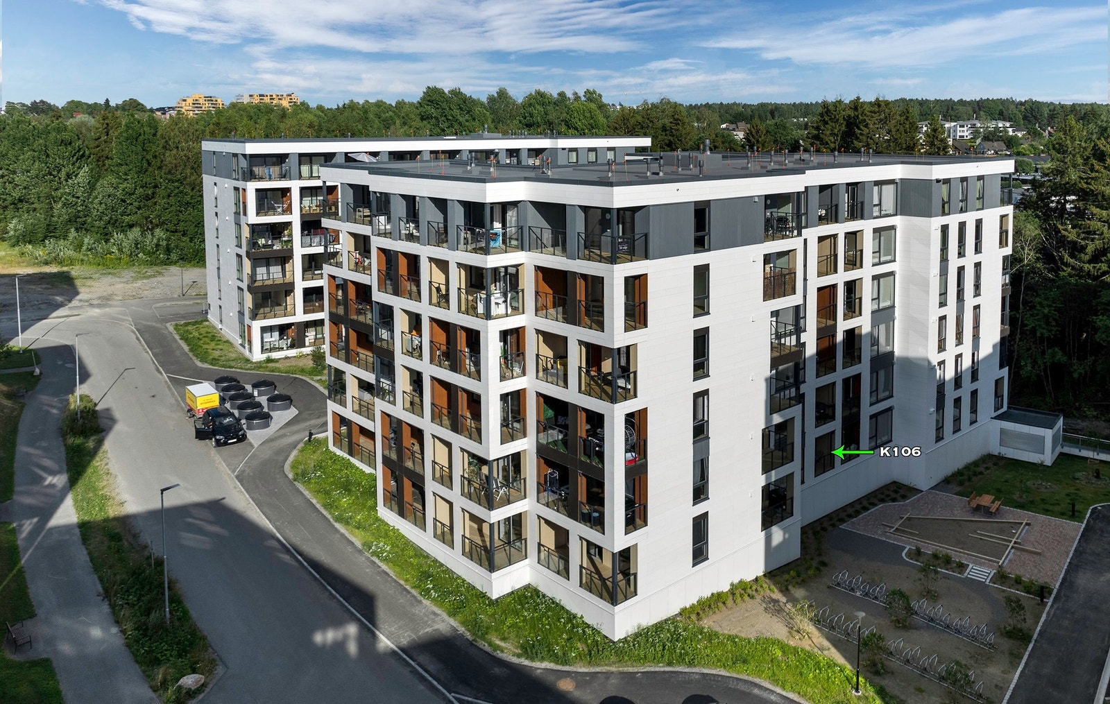 Døliringen 27 har en god intern beliggenhet på feltet til Vestbyen Jessheim, tilgrenset friareal. Galleribilde