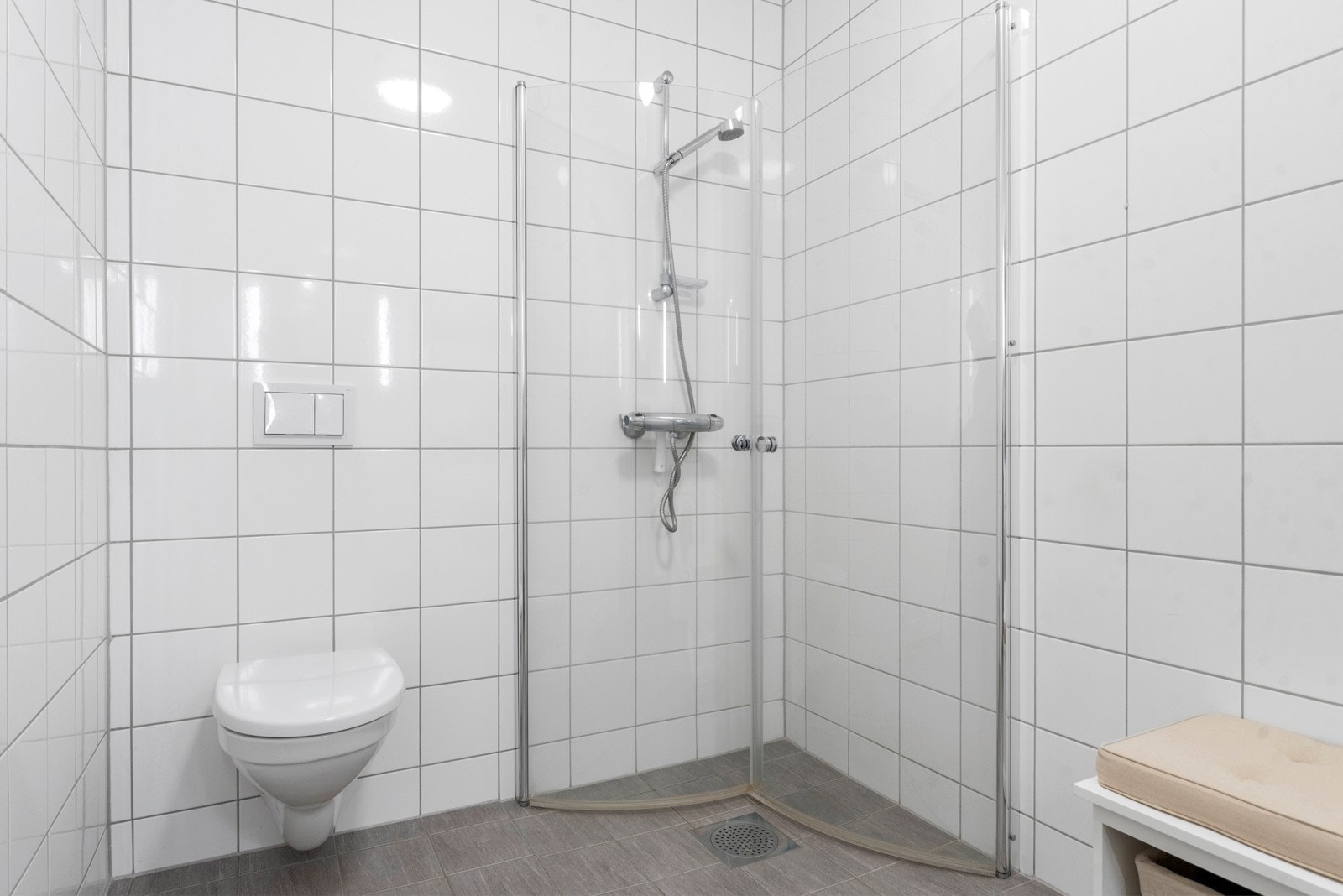 Pent flislagt bad. Galleribilde