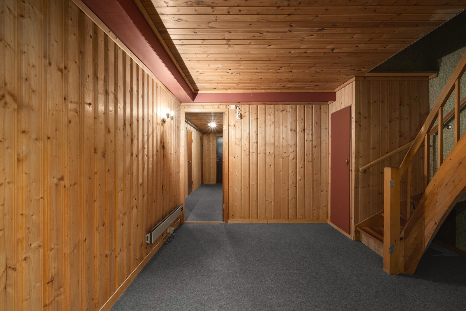 Etasjen har ikke vært benyttet på lang tid og byr på gode muligheter for lagring, tekniske funksjoner og fremtidig tilpasning etter behov. Galleribilde