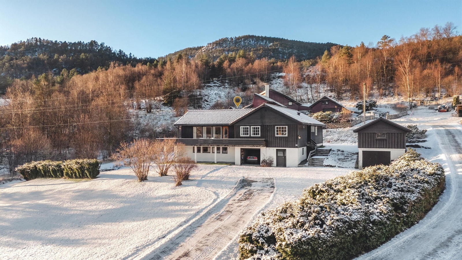 Velkommen til Eikanesvegen 69 - presentert av eiendomsmegler Elisabeth Marvik v/PrivatMegleren - Foto: Panomax Studio Galleribilde