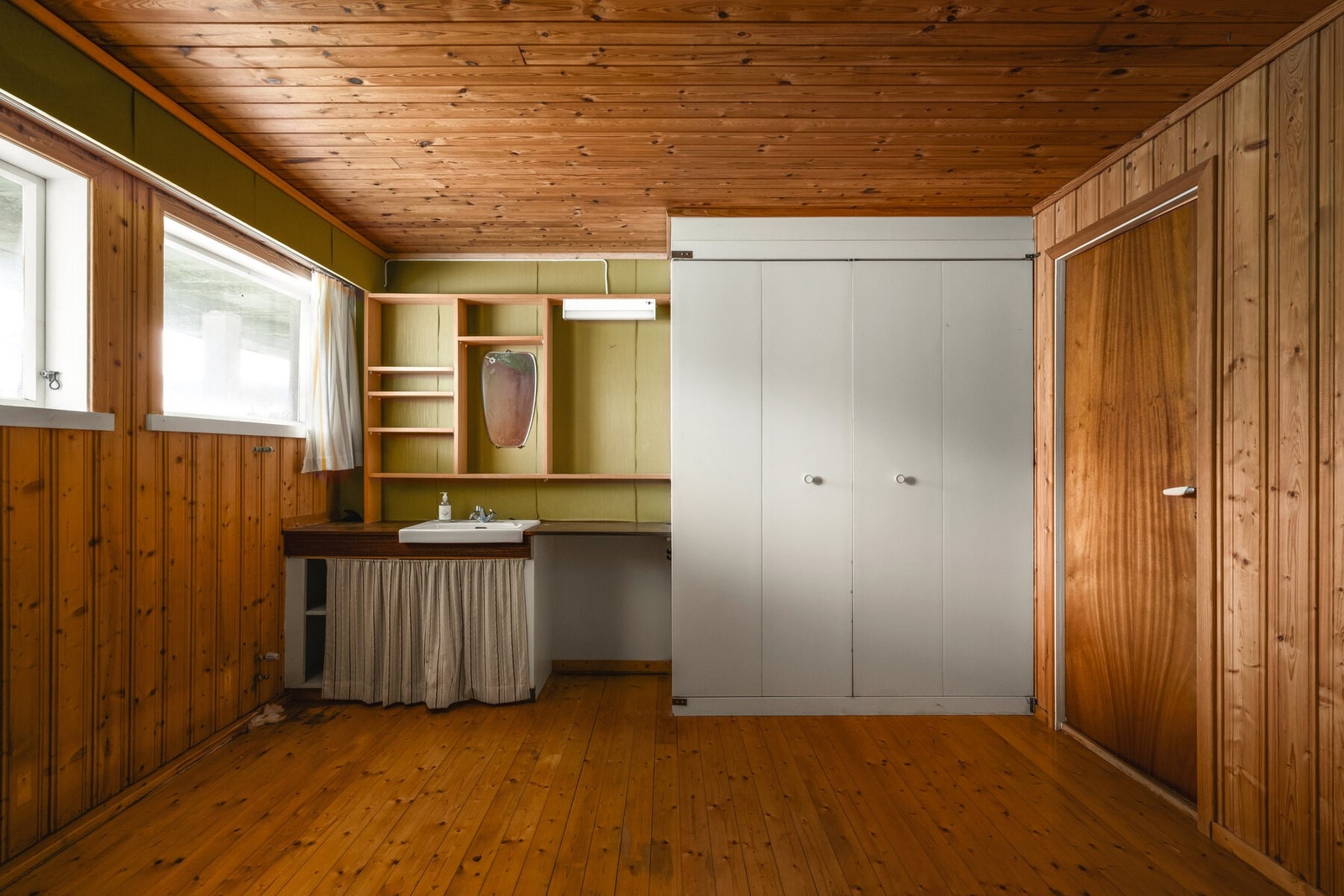 Ellers består underetasjen av flere boder og kjellerrom som gir rikelig med lagringsplass og praktiske oppbevaringsløsninger. Galleribilde