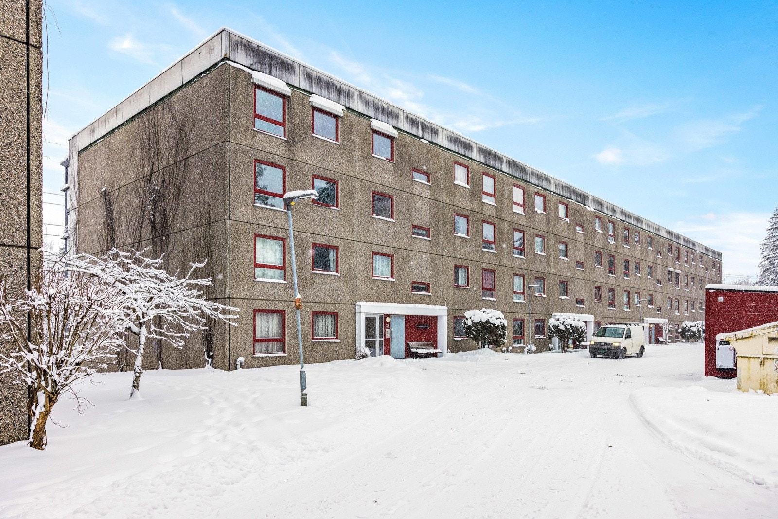 Leiligheten ligger i 4.etasje på toppen av blokken. Galleribilde