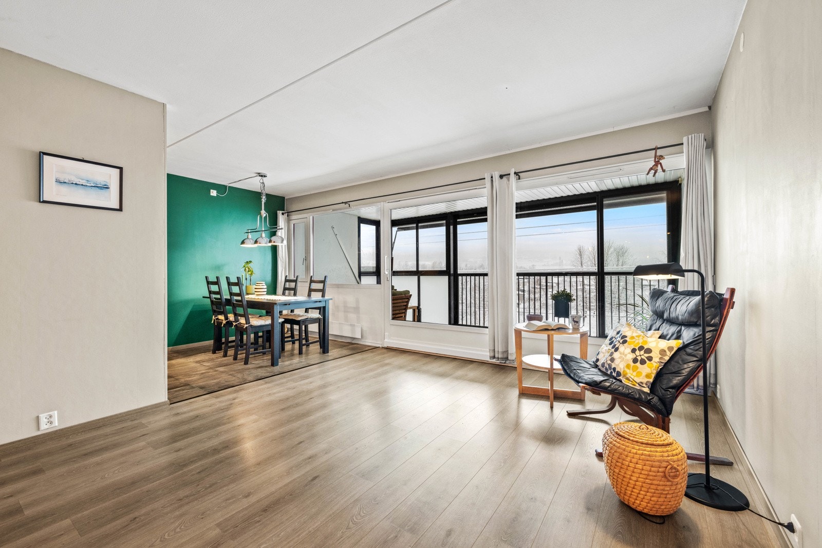 Velkommen til en stor og fin 4-roms toppleilighet i Alingsåsveien 39! Galleribilde