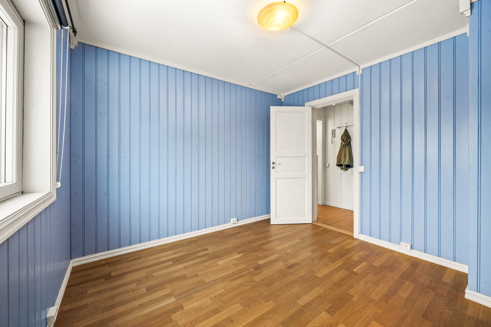 Alle rommene har plass til seng, nattbord og oppbevaring. Galleribilde