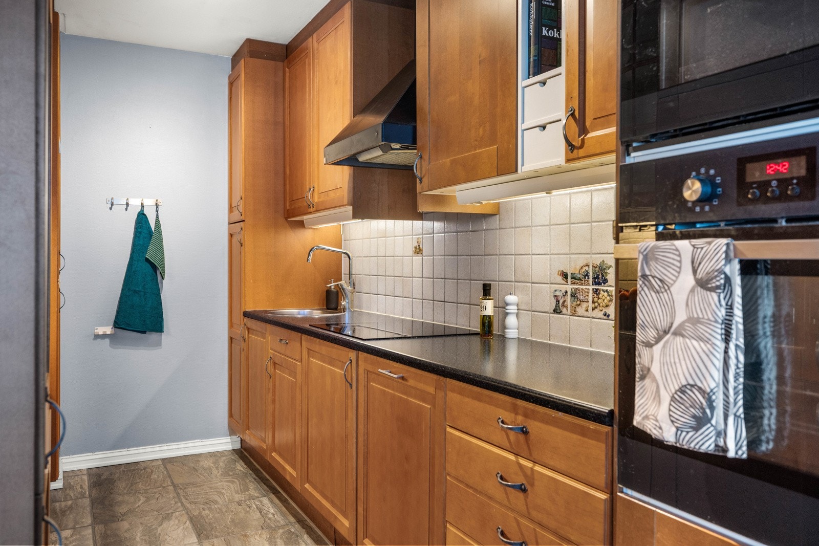 God skapplass for oppbevaring. Galleribilde