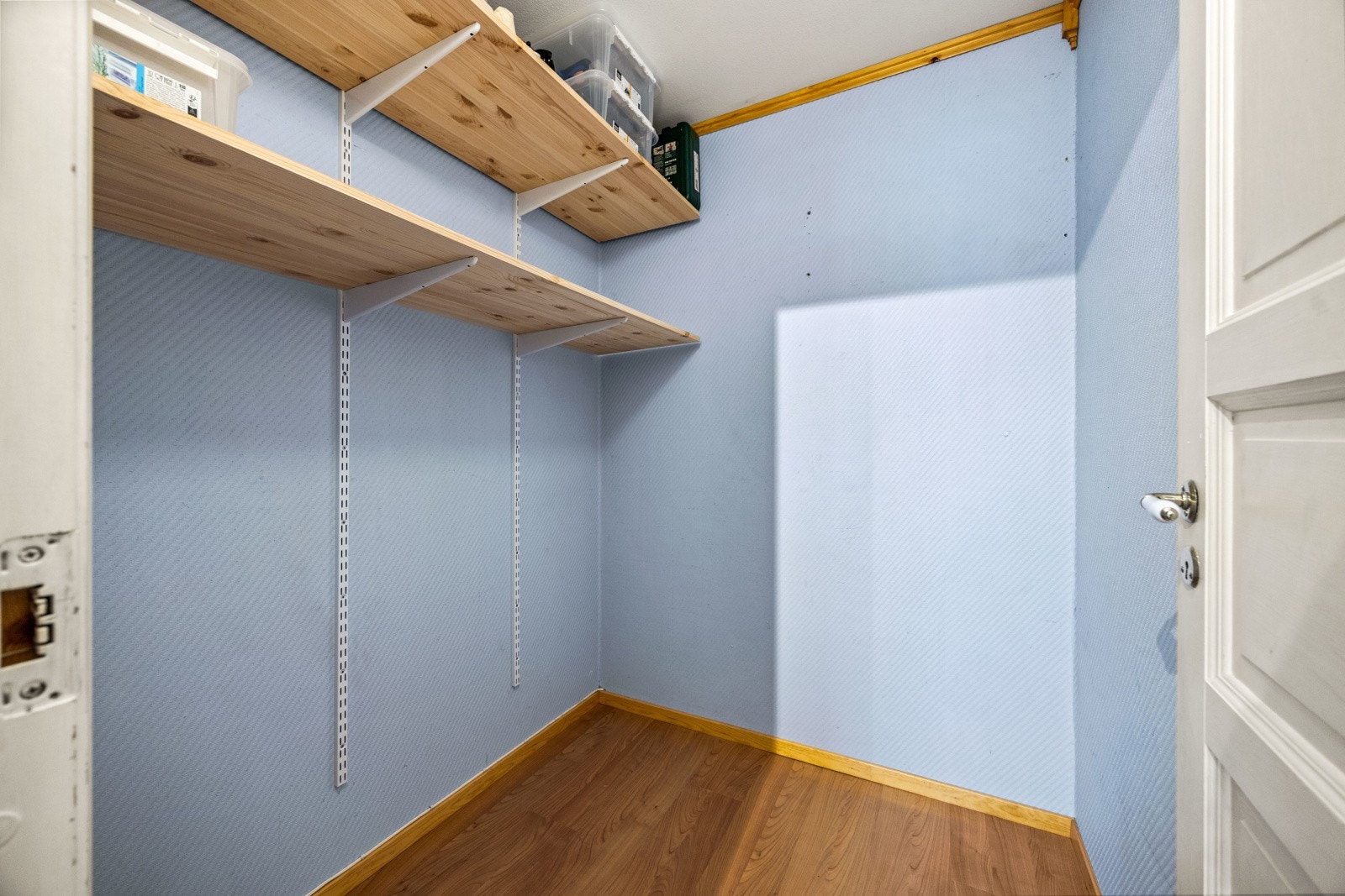 Innvendig bod v/entreen. Galleribilde