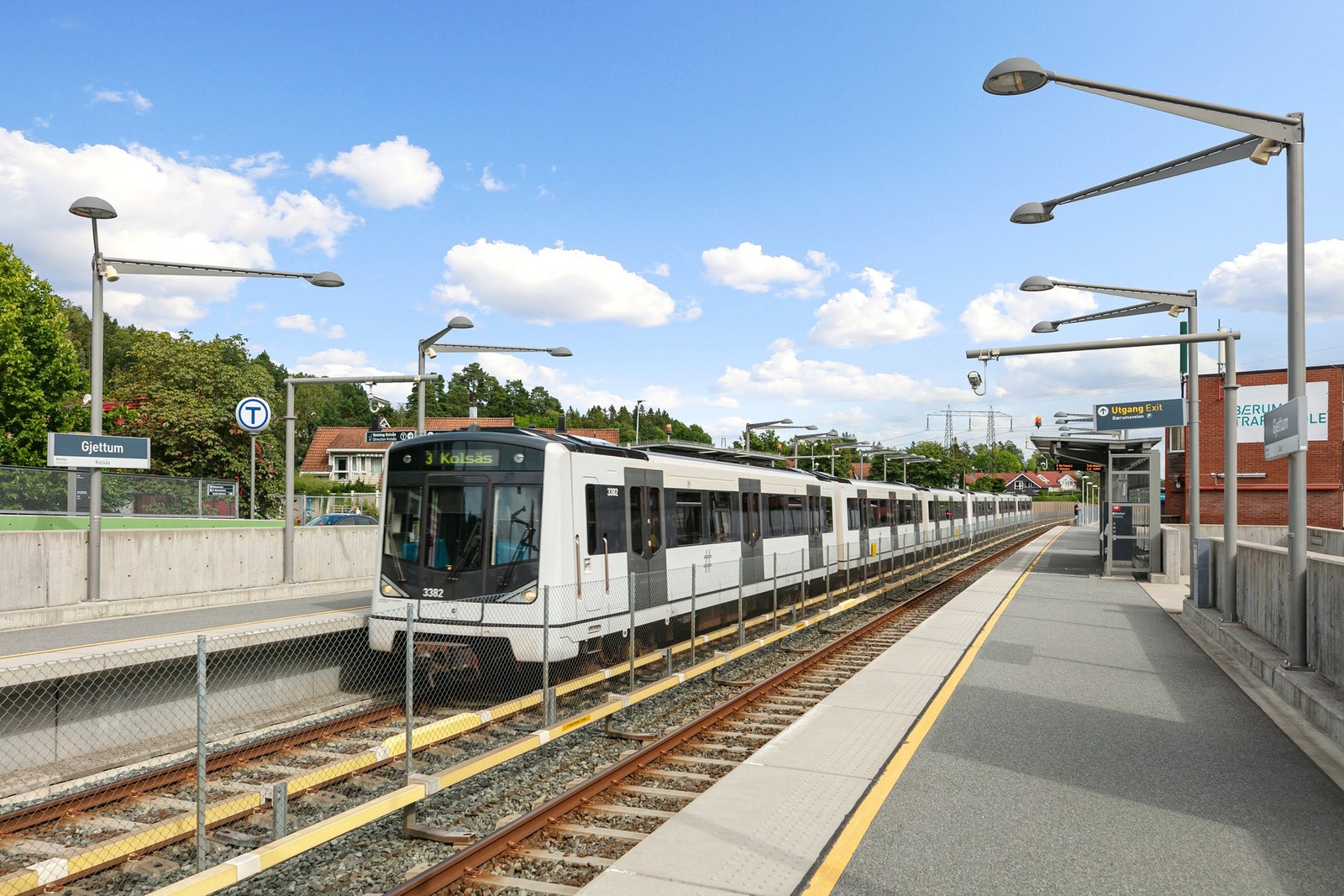 Fra leiligheten er det kort gangavstand til T-bane på Gjettum. Galleribilde