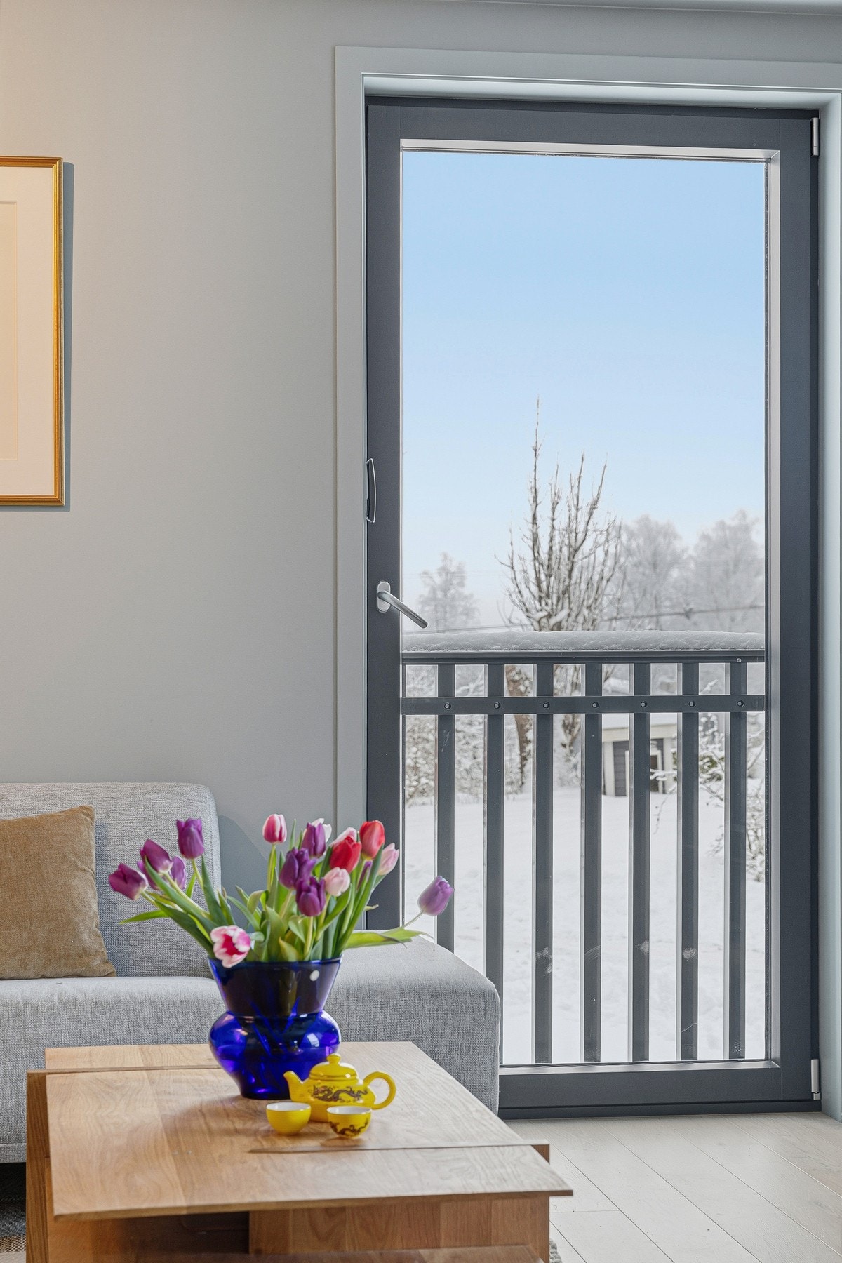 Det er tilgang til å åpne opp mot to franske balkonger i stue. Galleribilde