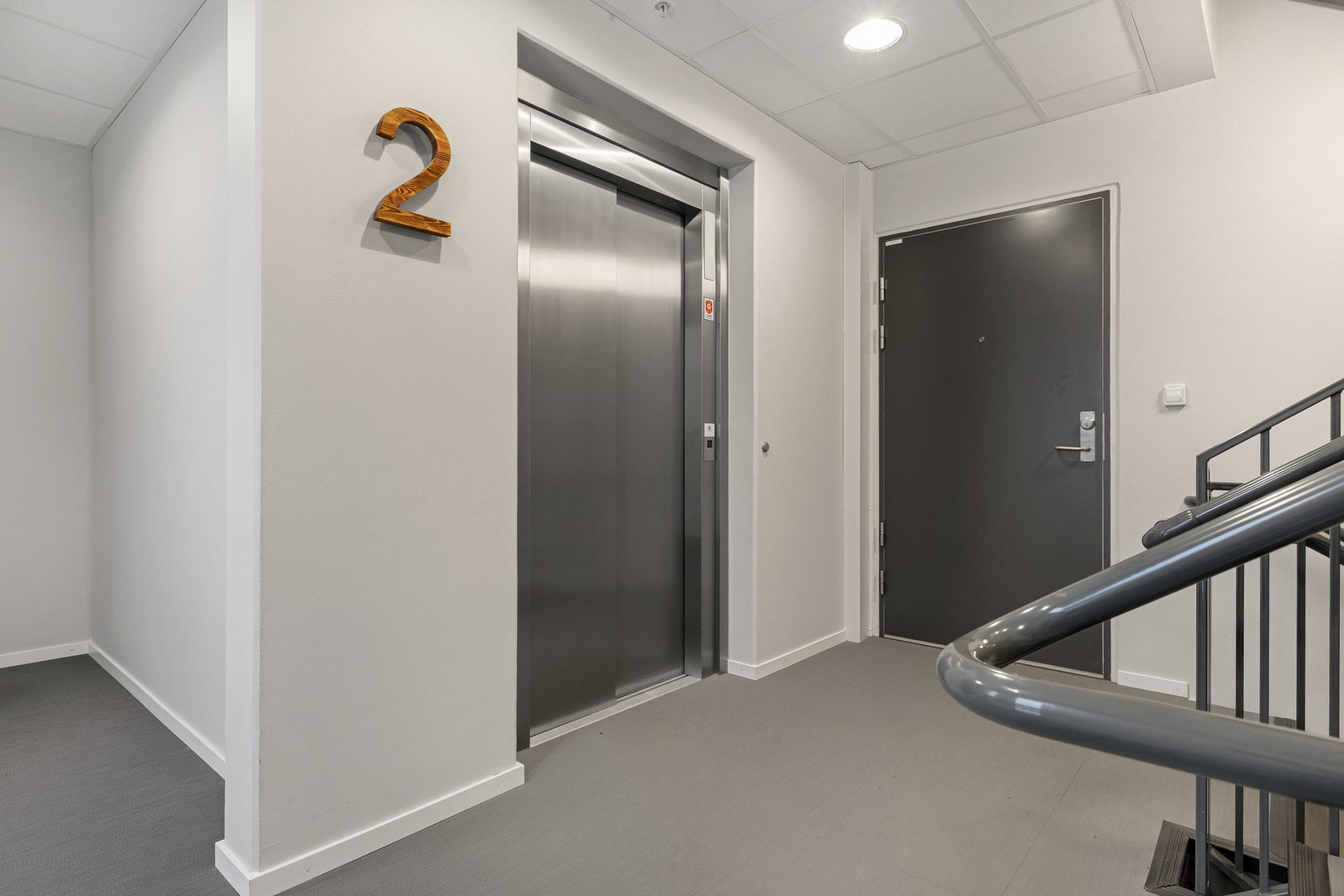 Det moderne bygget har personheis fra inngangsparti, ekstern bod og garasje til leilighetsplan. Galleribilde