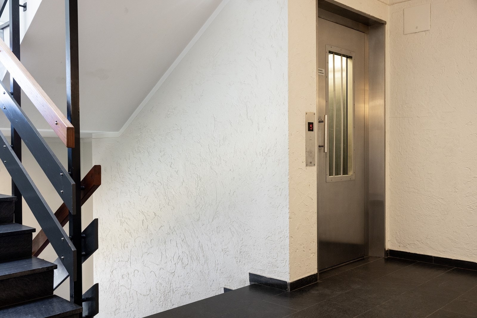 Heis til etasjeplan. Galleribilde