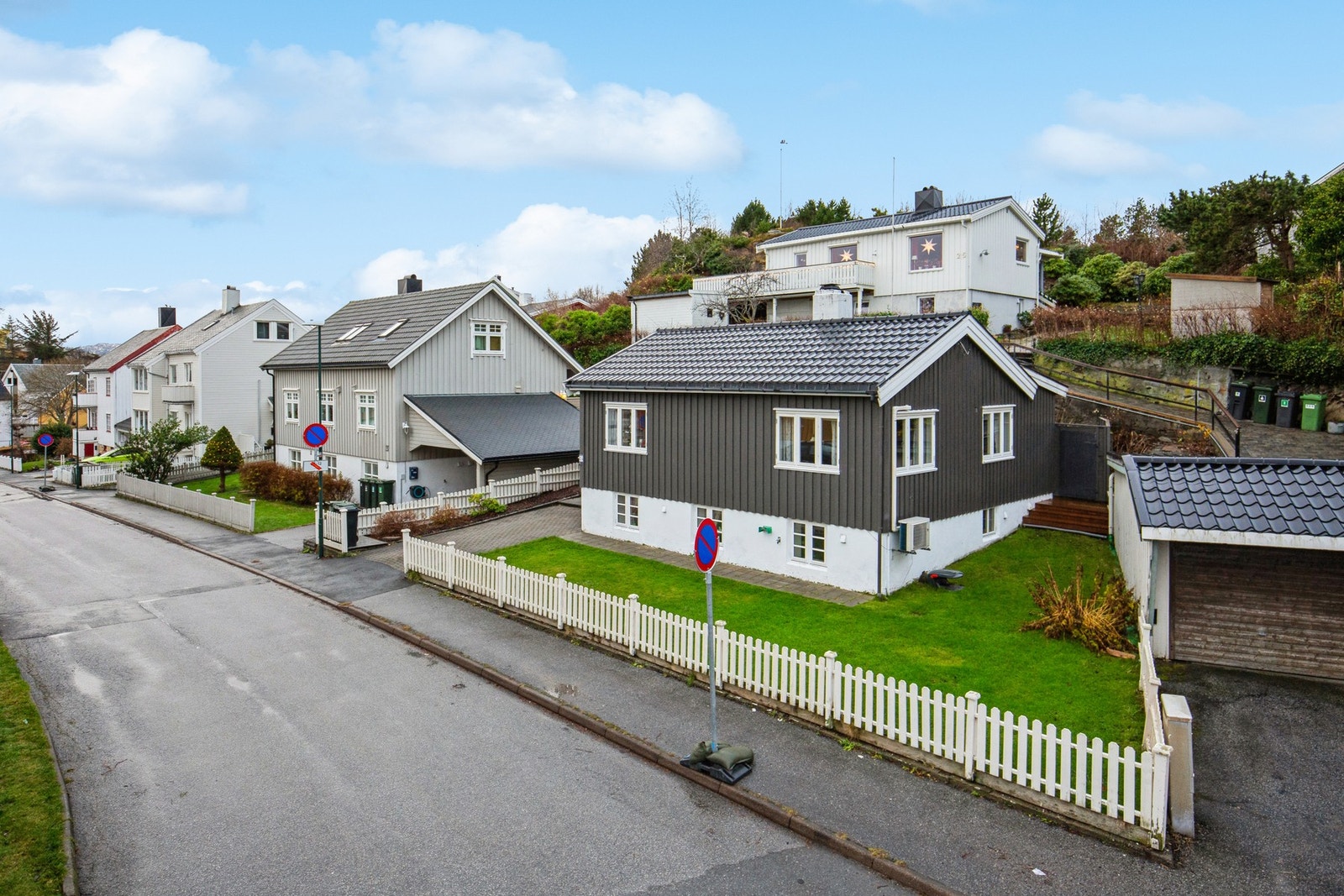 Boligen har en rolig sentrumsnær beliggenhet Galleribilde