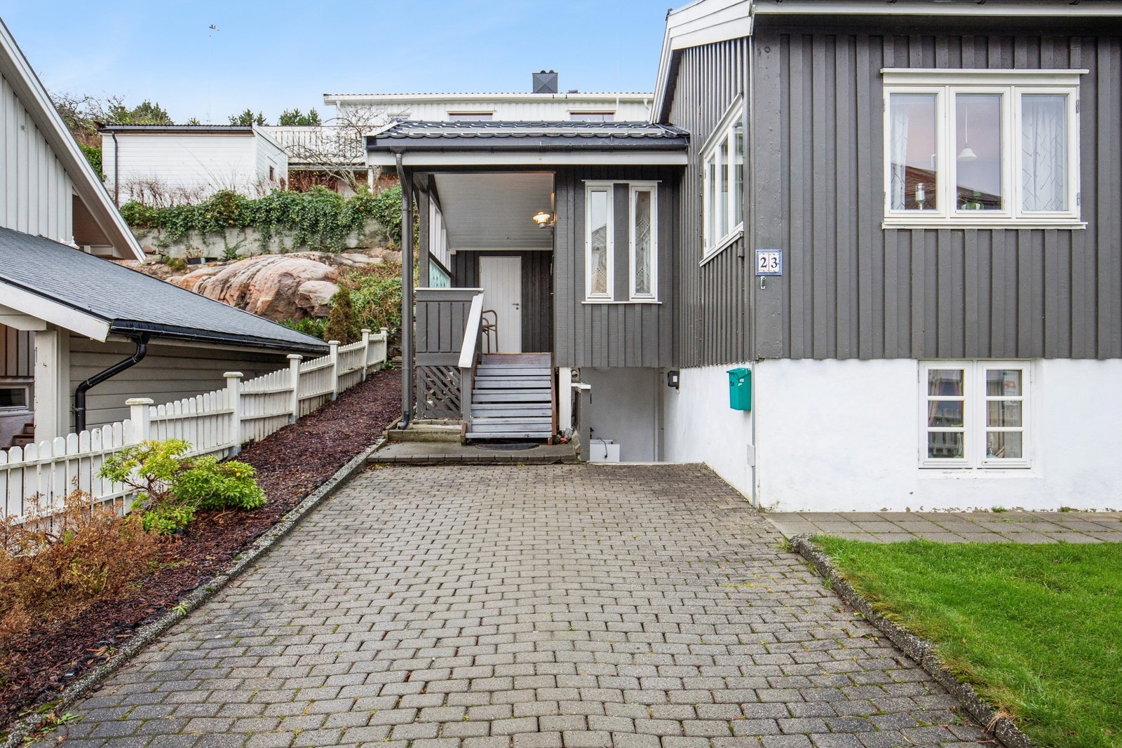 Innkjørsel/parkering med belegningsstein Galleribilde