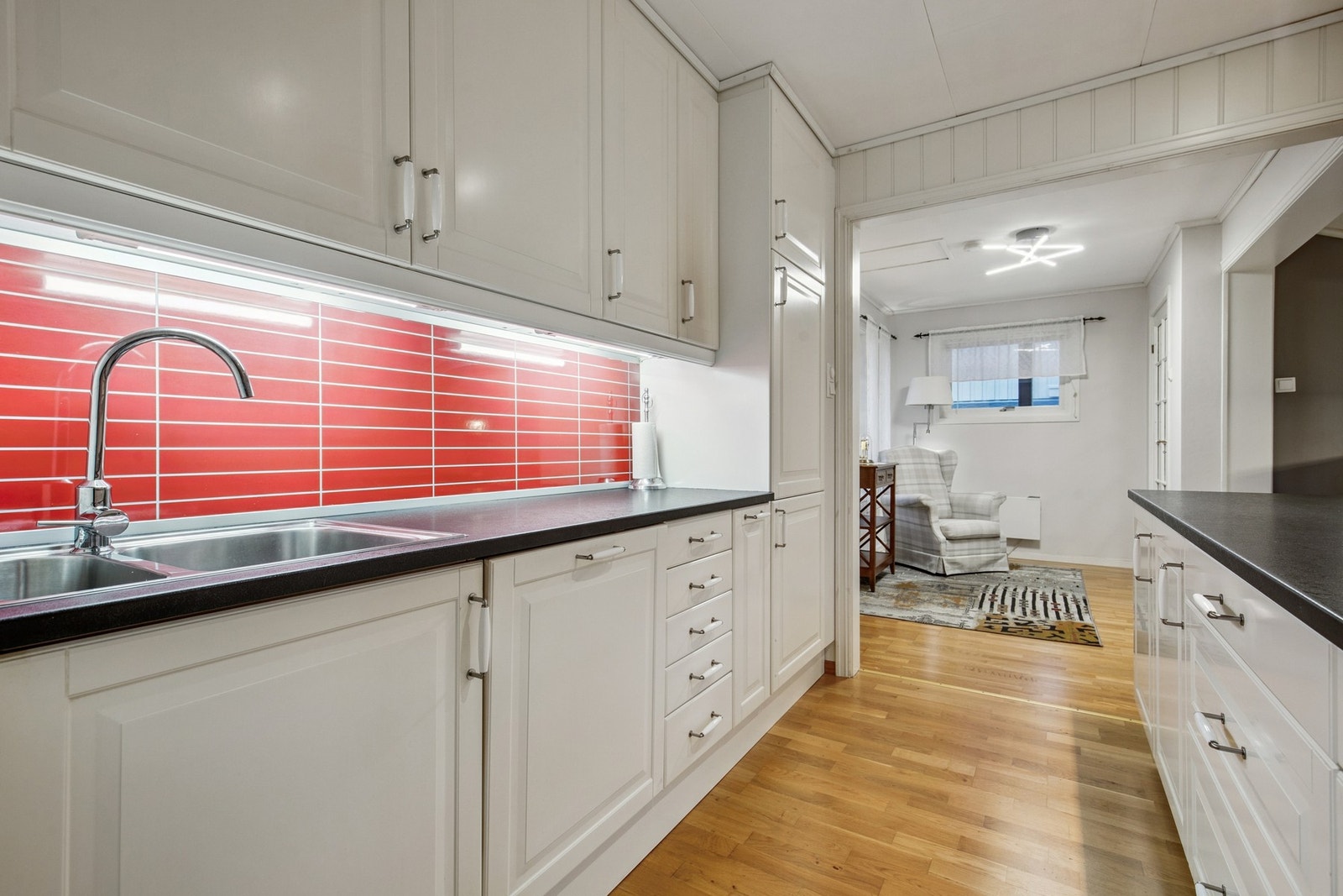 Pent og funksjonelt kjøkken Galleribilde