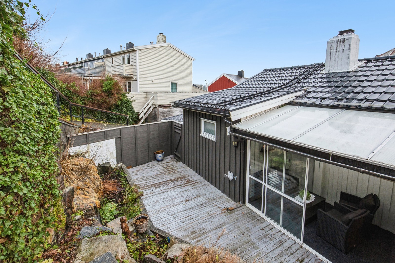 Usjenert opparbeidet uteområde Galleribilde