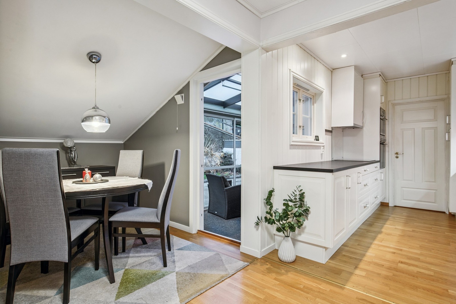 Spiseplass ved kjøkken Galleribilde