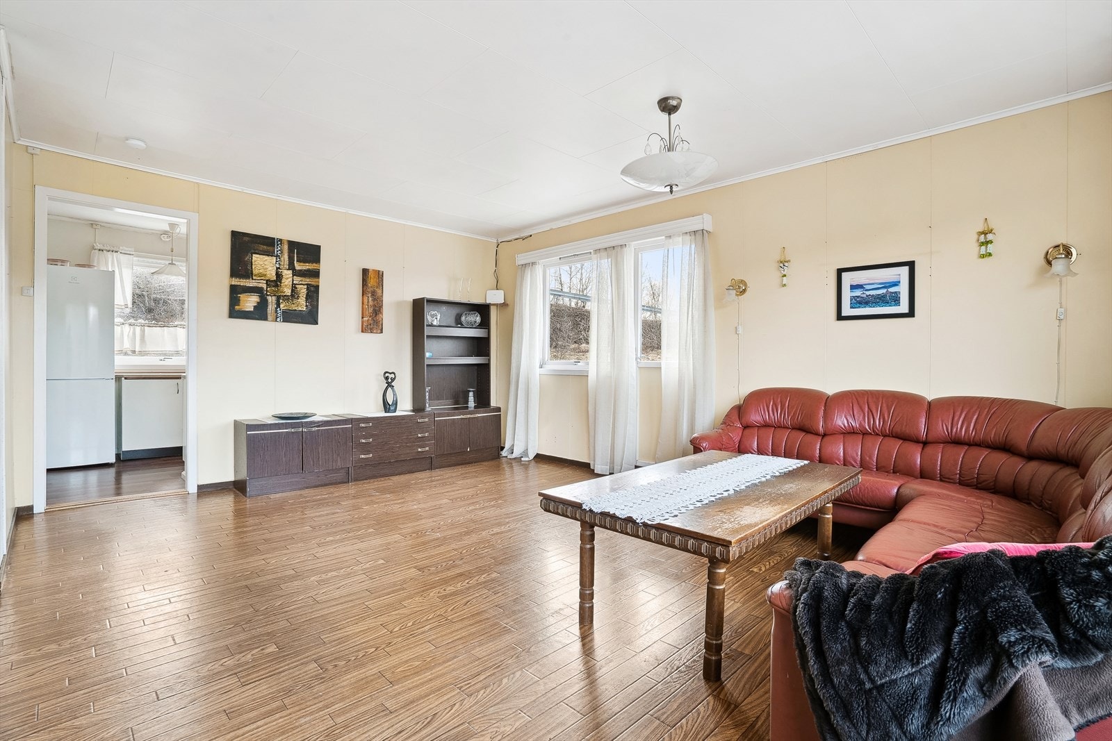 Stue, entré, kjøkken og balkong Galleribilde